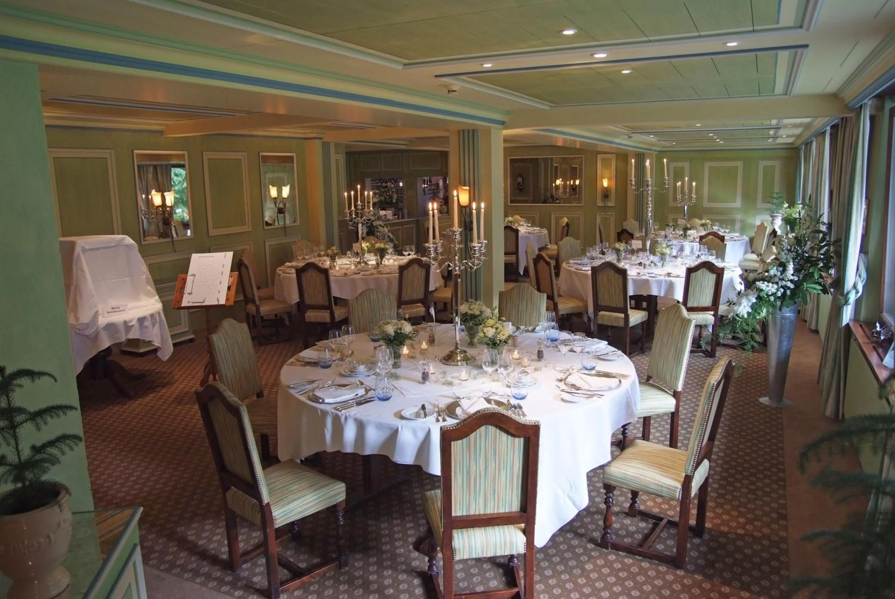 Restaurant/places to eat in Waldhotel Doldenhorn