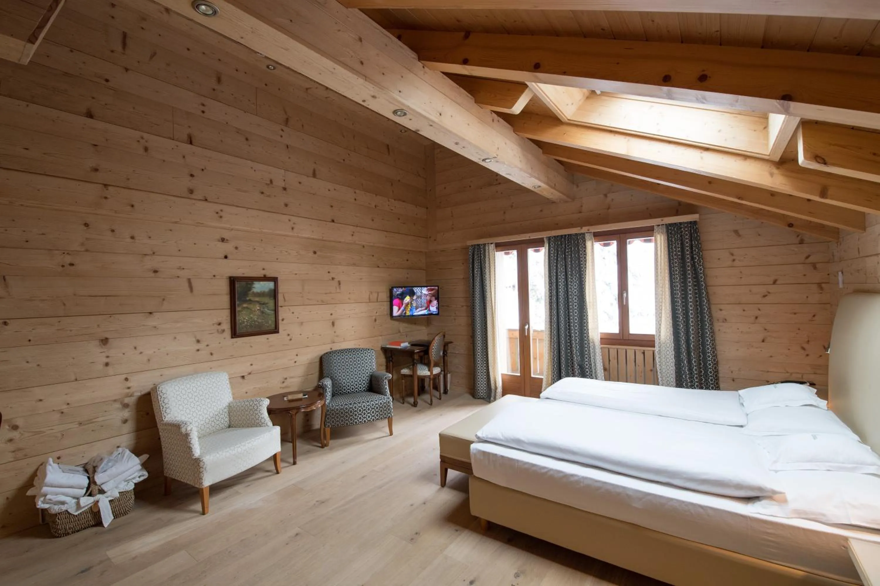 Photo of the whole room, Bed in Waldhotel Doldenhorn
