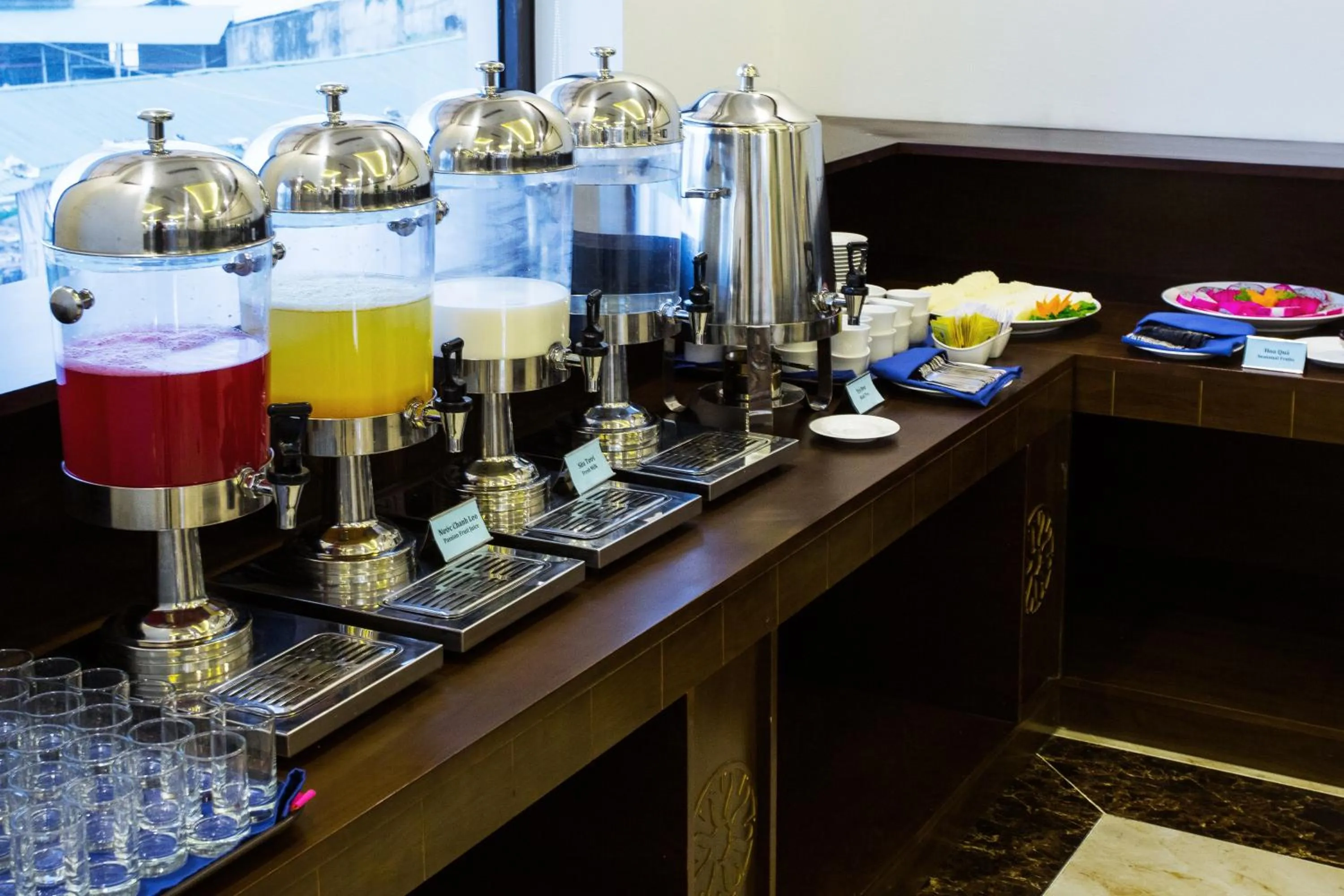 Restaurant/places to eat in Song Loc Luxury Hotel