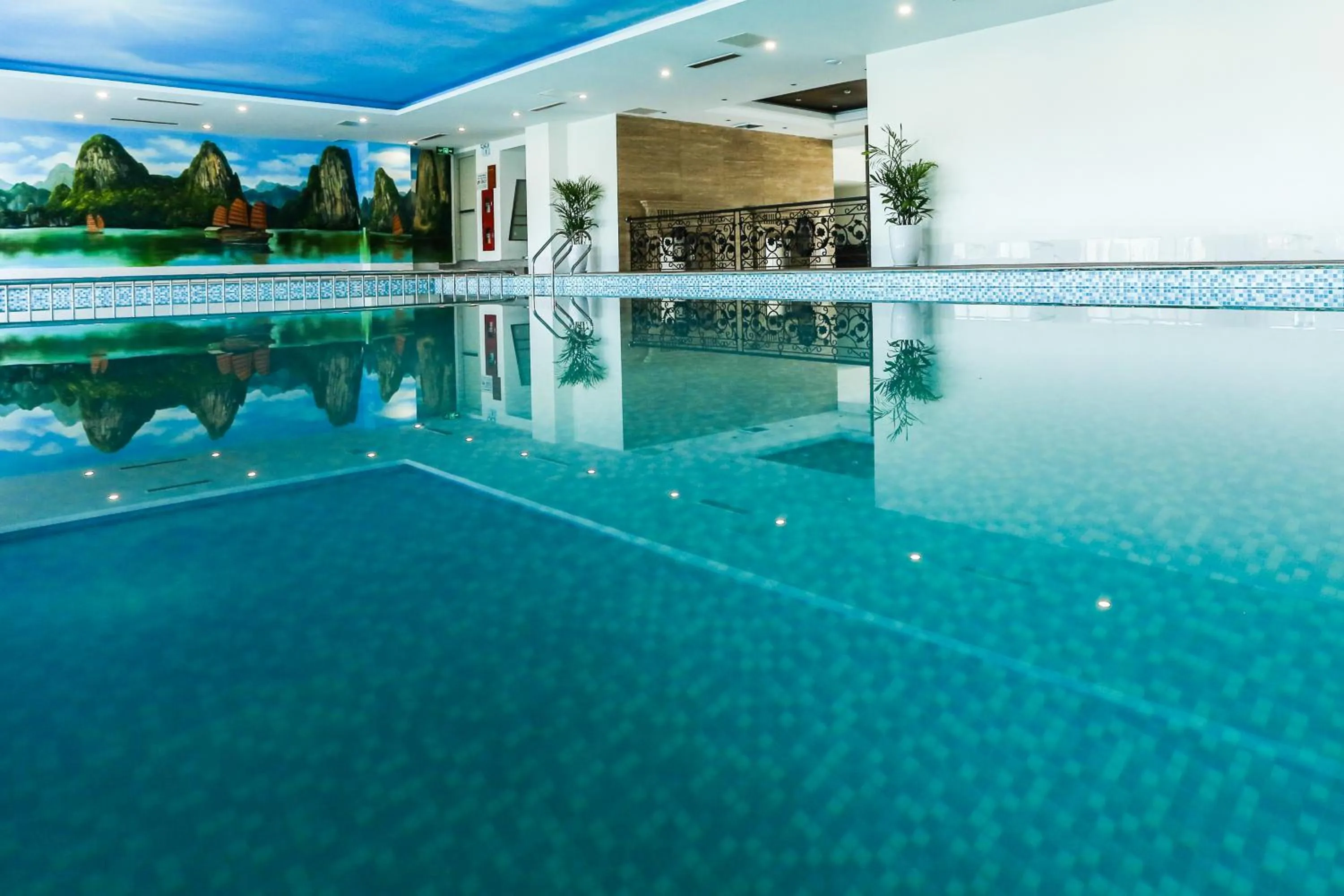 Hot Tub in Song Loc Luxury Hotel