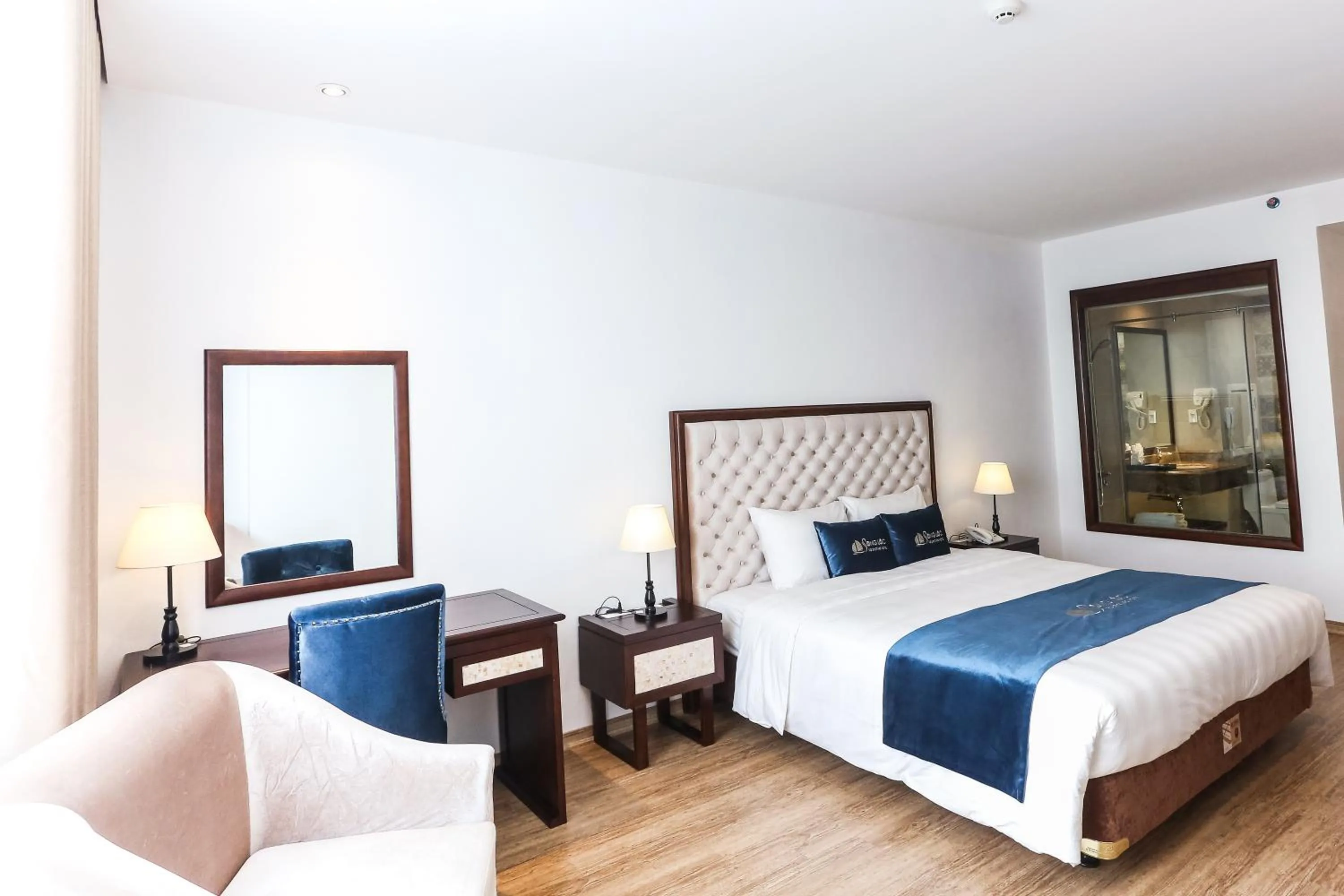 Bedroom, Bed in Song Loc Luxury Hotel