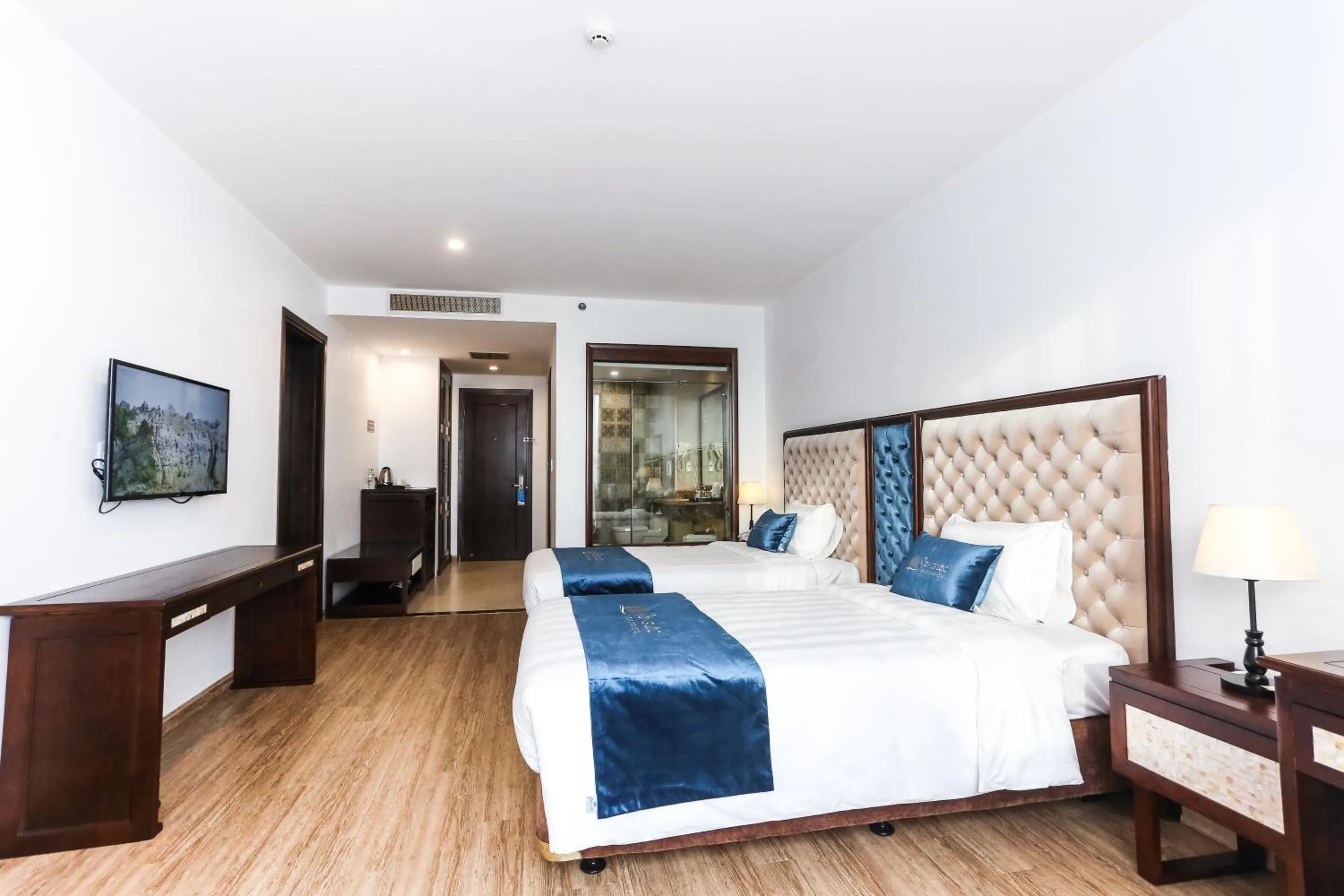 Bedroom, Bed in Song Loc Luxury Hotel