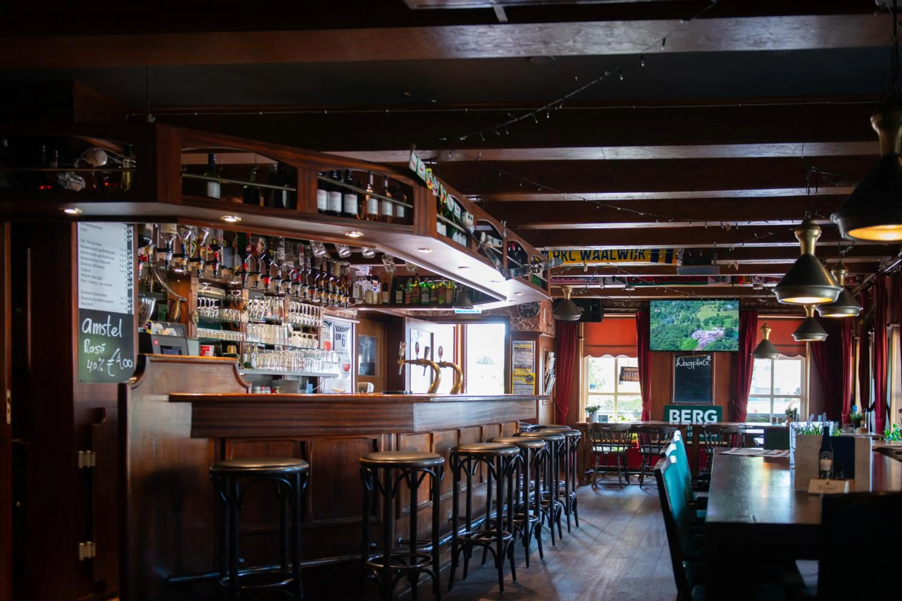 Restaurant/places to eat in Hotel de Harmonie