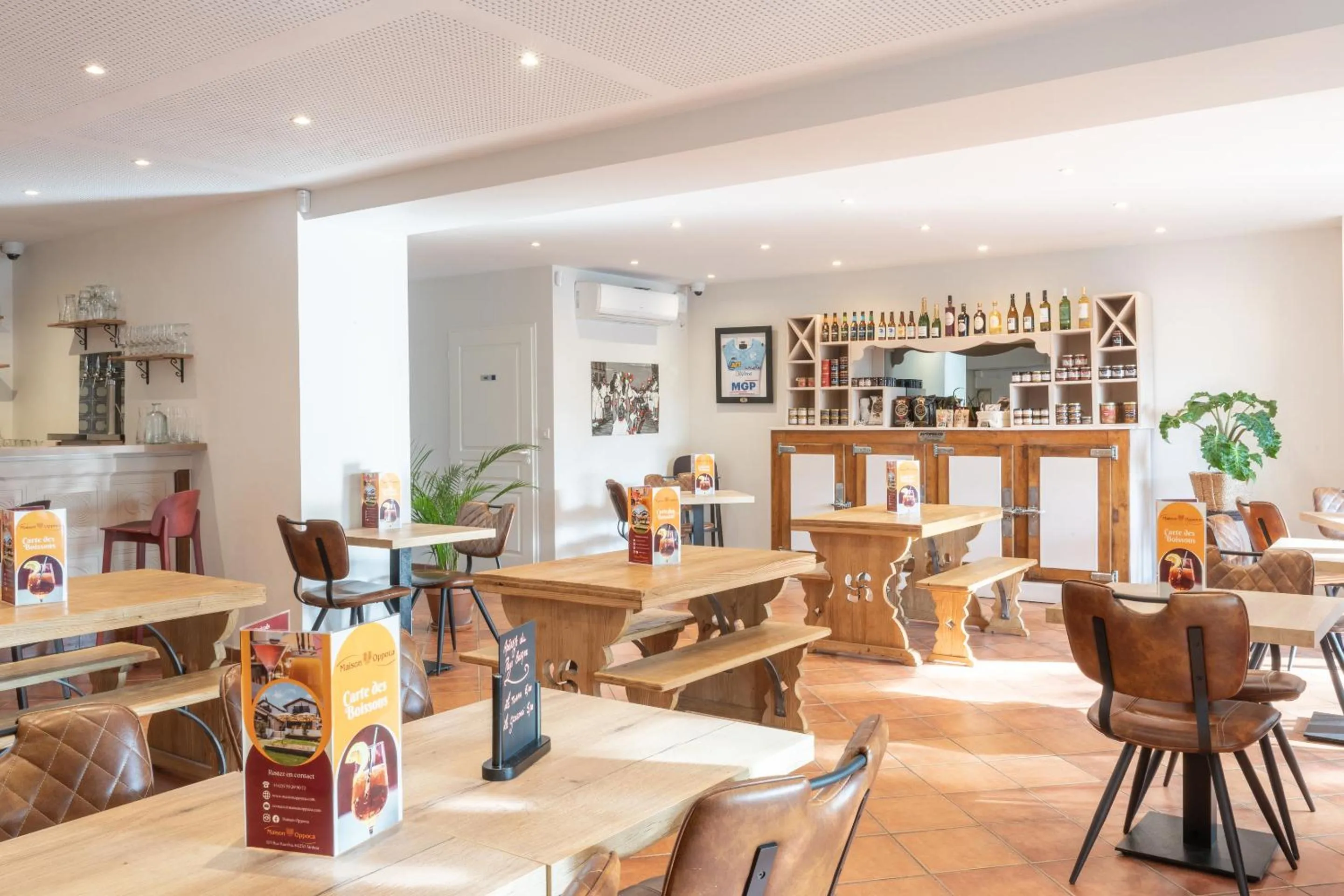 Lounge or bar in Hôtel Restaurant & Spa La Maison Oppoca