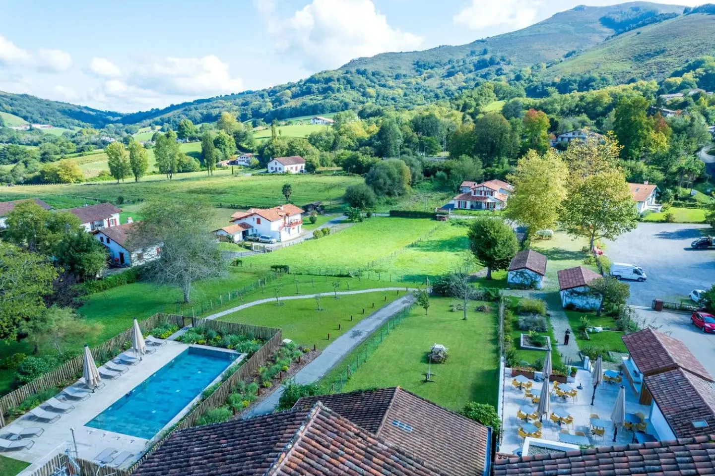 Property building in Hôtel Restaurant & Spa La Maison Oppoca