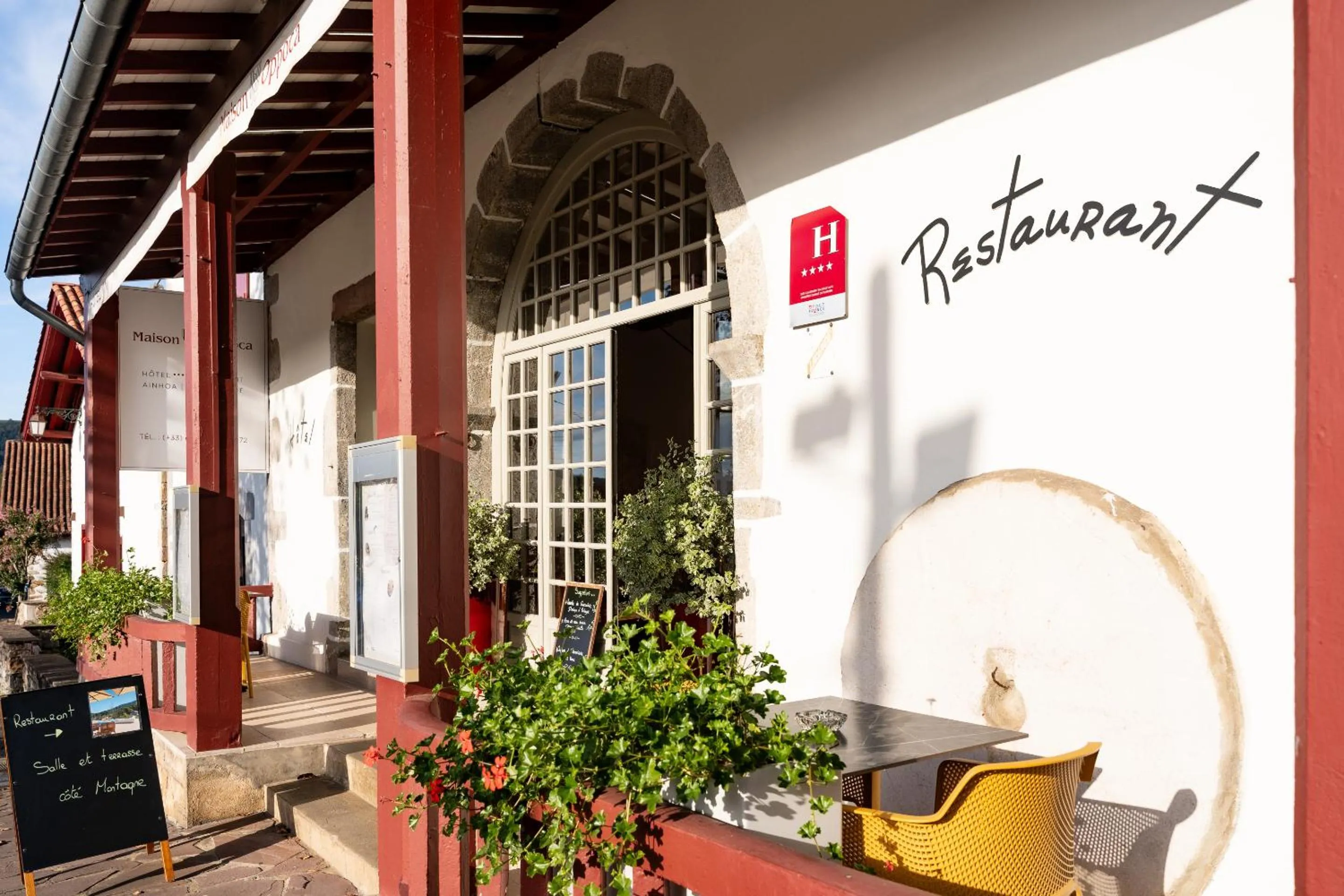 Facade/entrance in Hôtel Restaurant & Spa La Maison Oppoca
