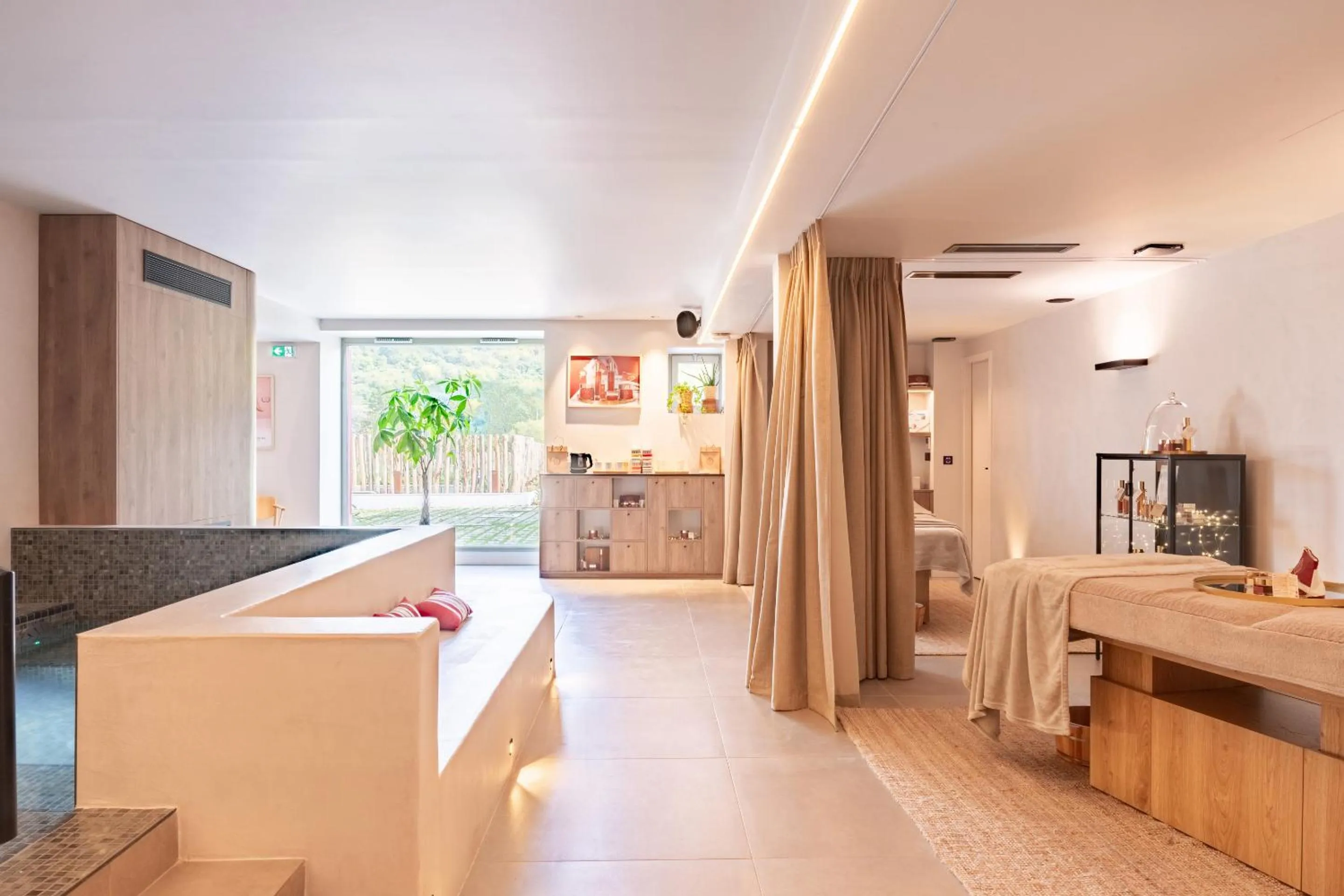 Spa and wellness centre/facilities in Hôtel Restaurant & Spa La Maison Oppoca