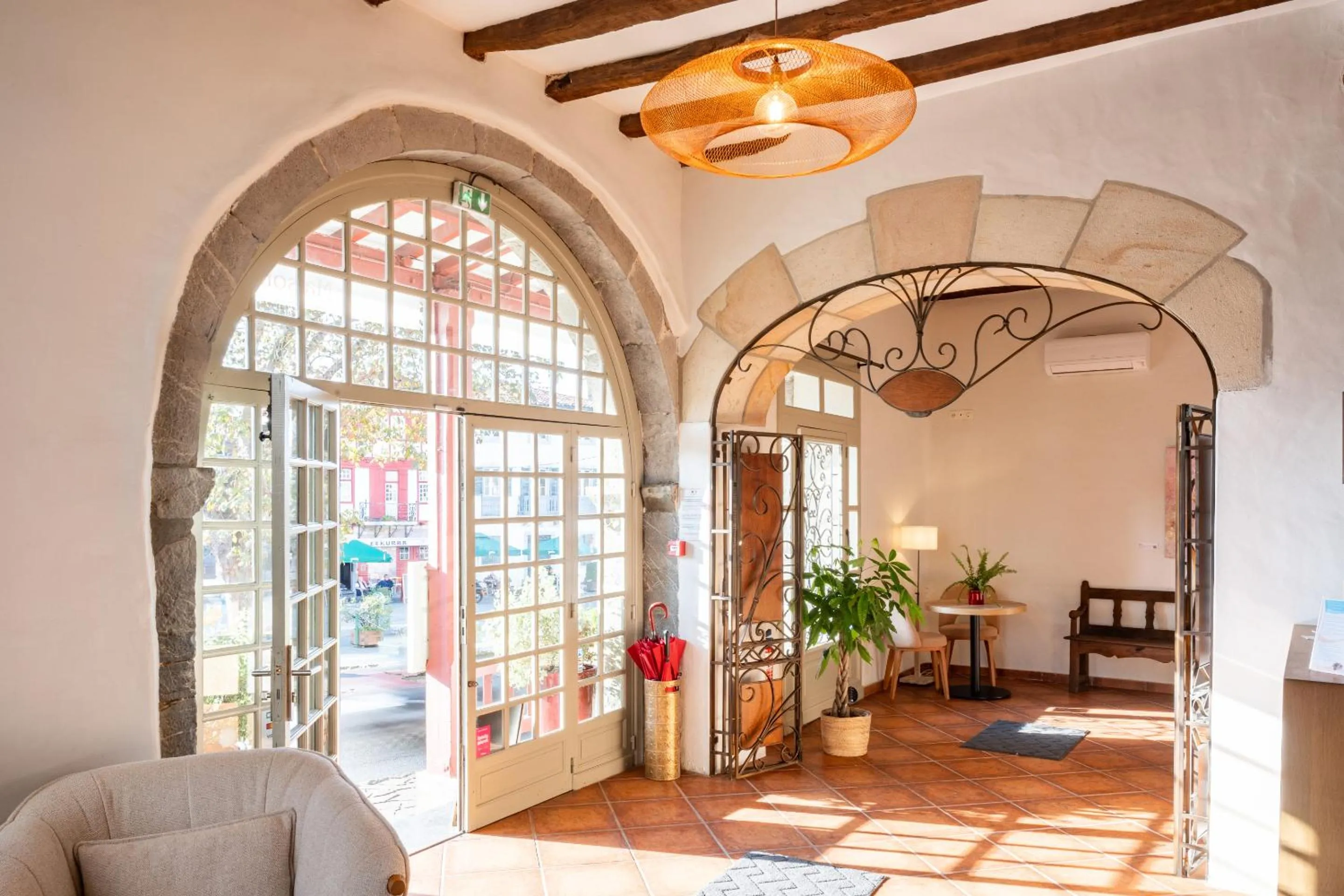 Lobby or reception in Hôtel Restaurant & Spa La Maison Oppoca