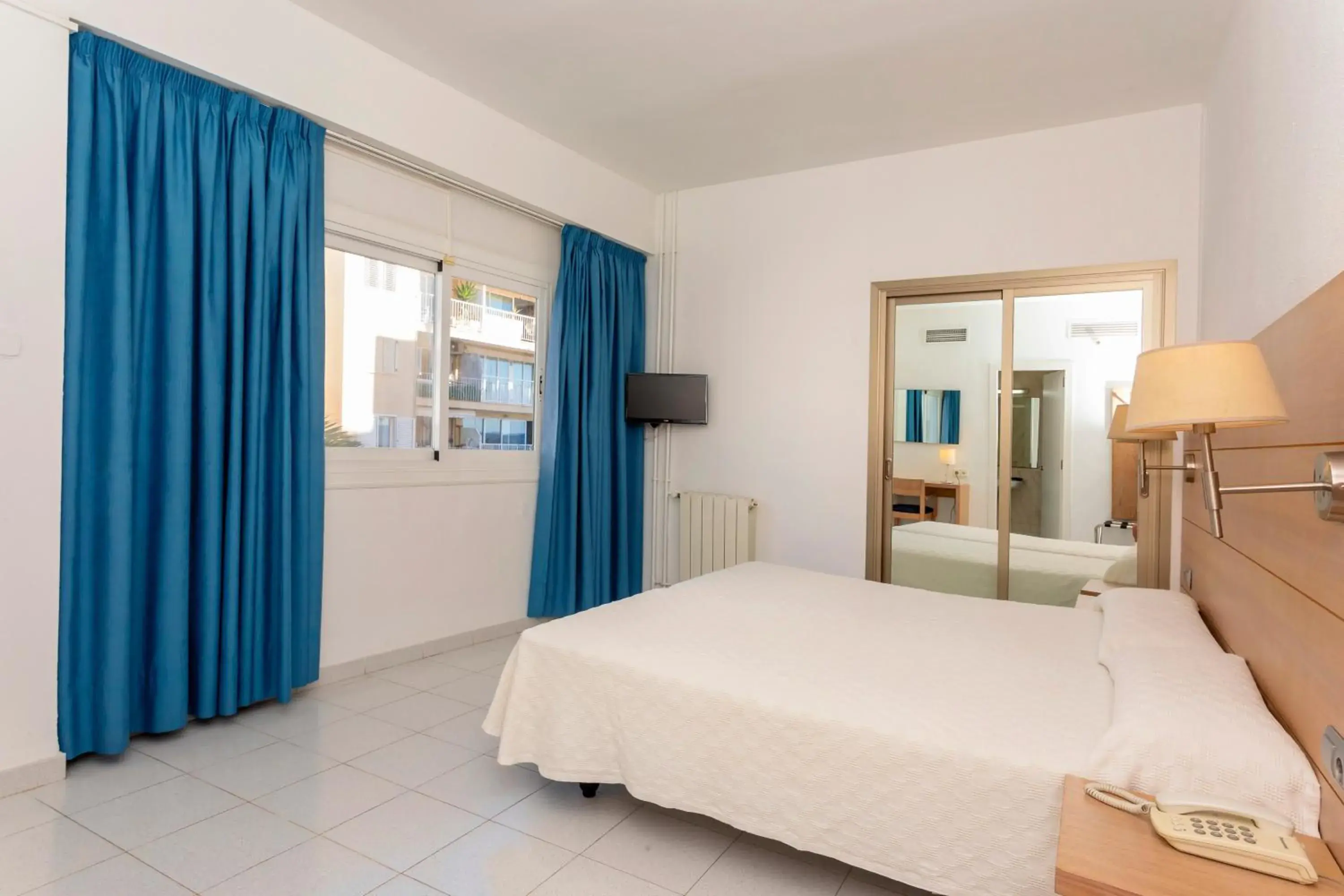 Budget Twin Room in Hotel Ibiza Playa Budget Twin Room in Hotel Ibiza Playa
