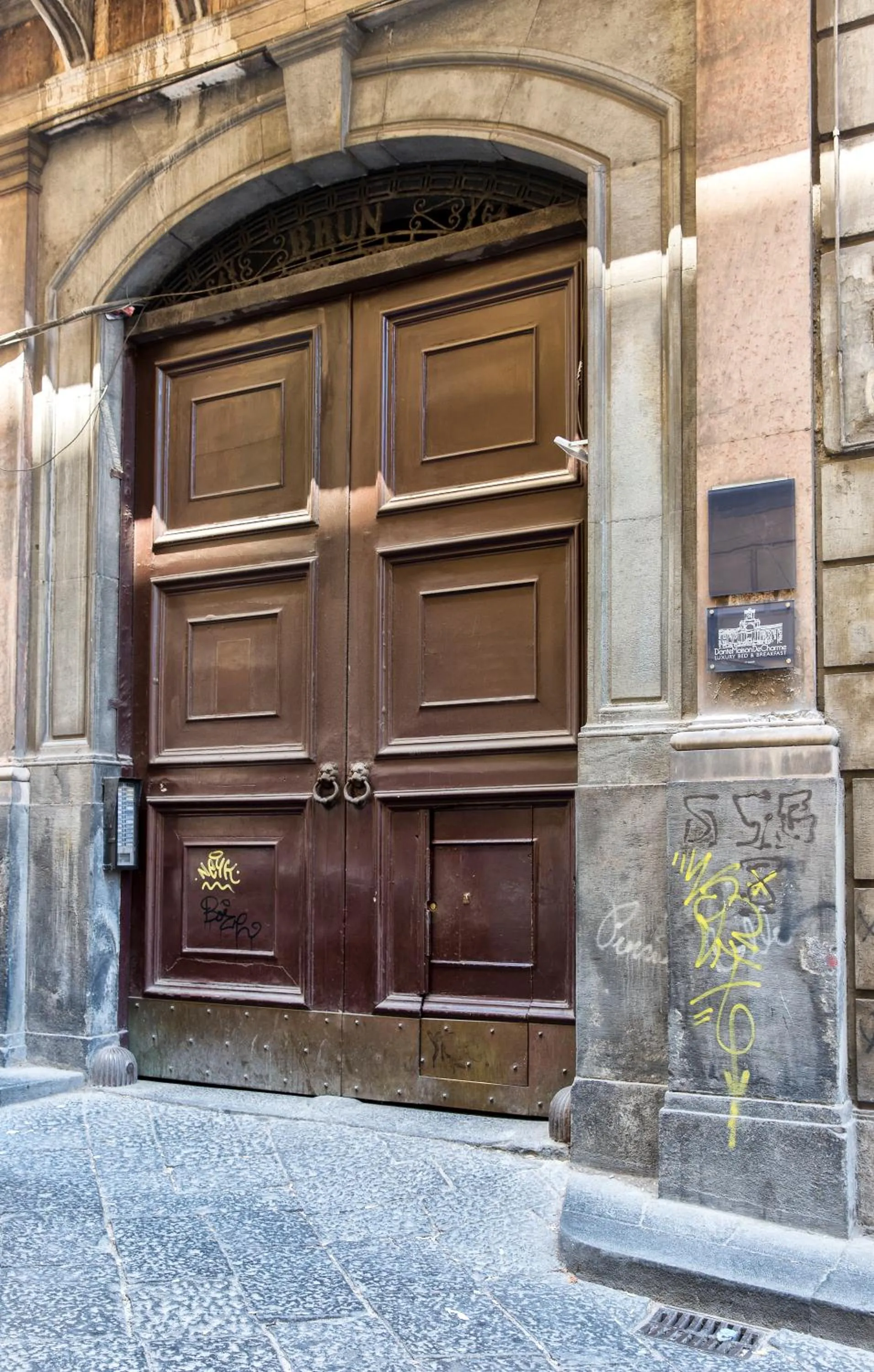 Facade/entrance in Dante Maison de Charme