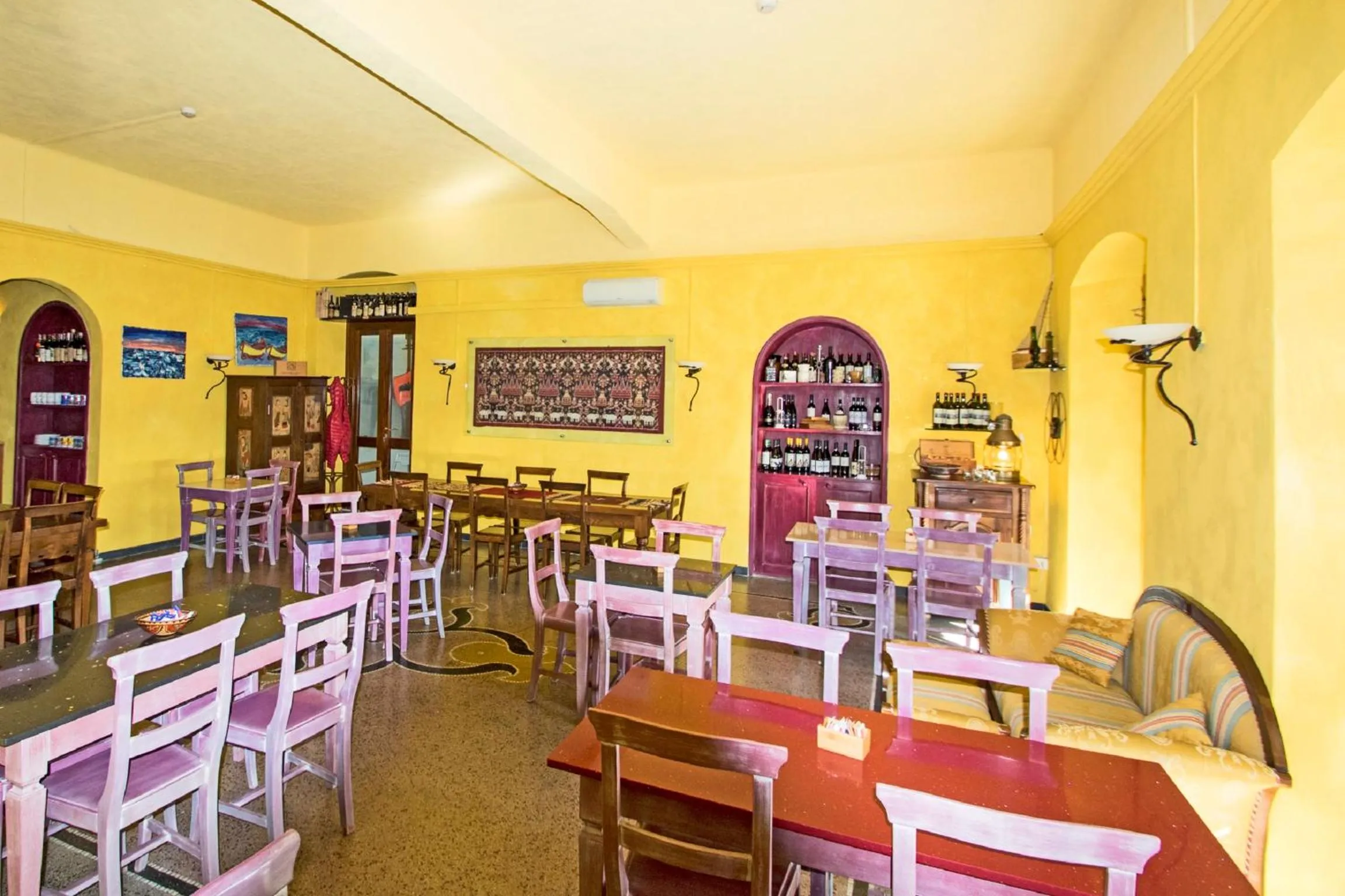 Restaurant/places to eat in Hotel Baia