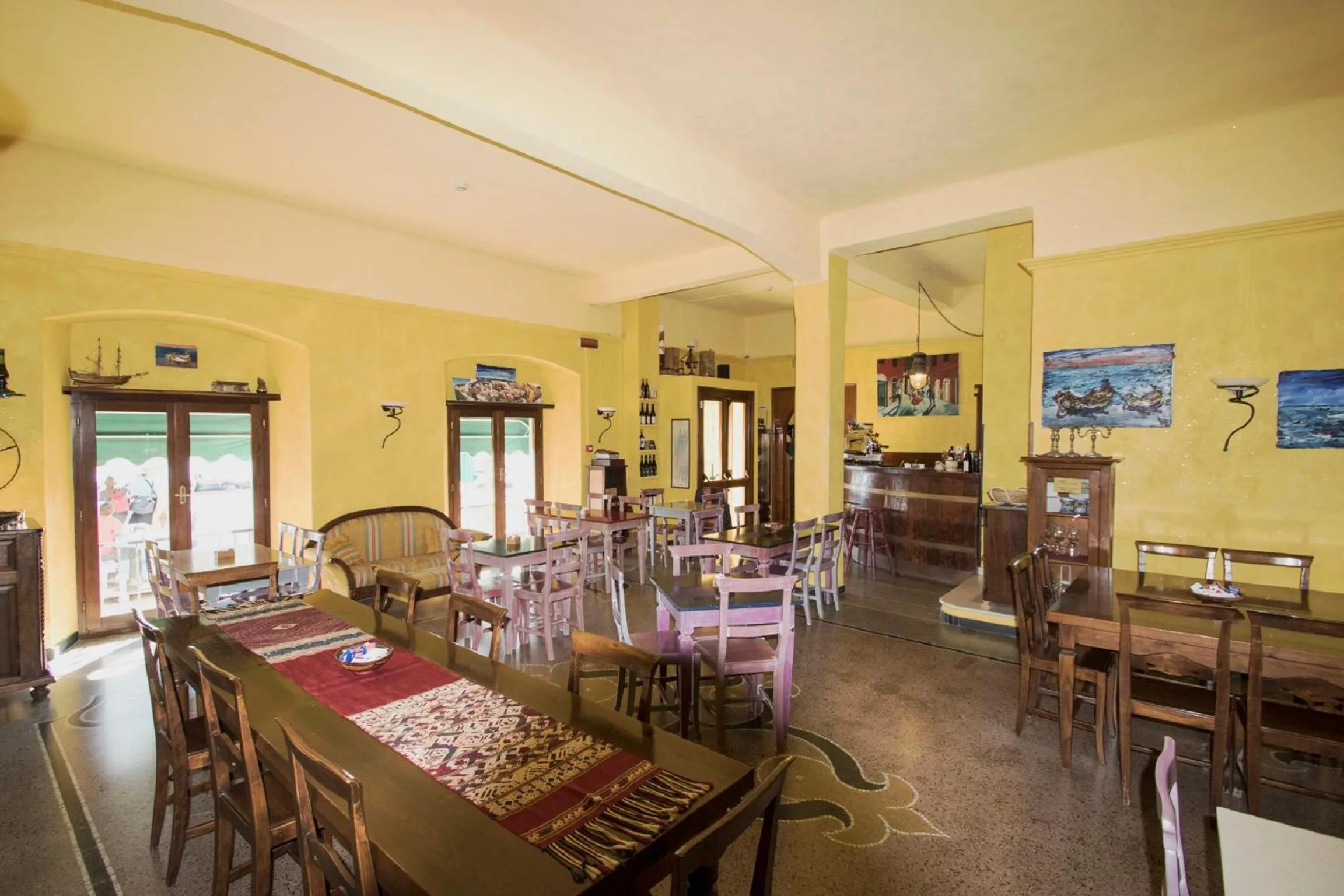 Restaurant/places to eat in Hotel Baia