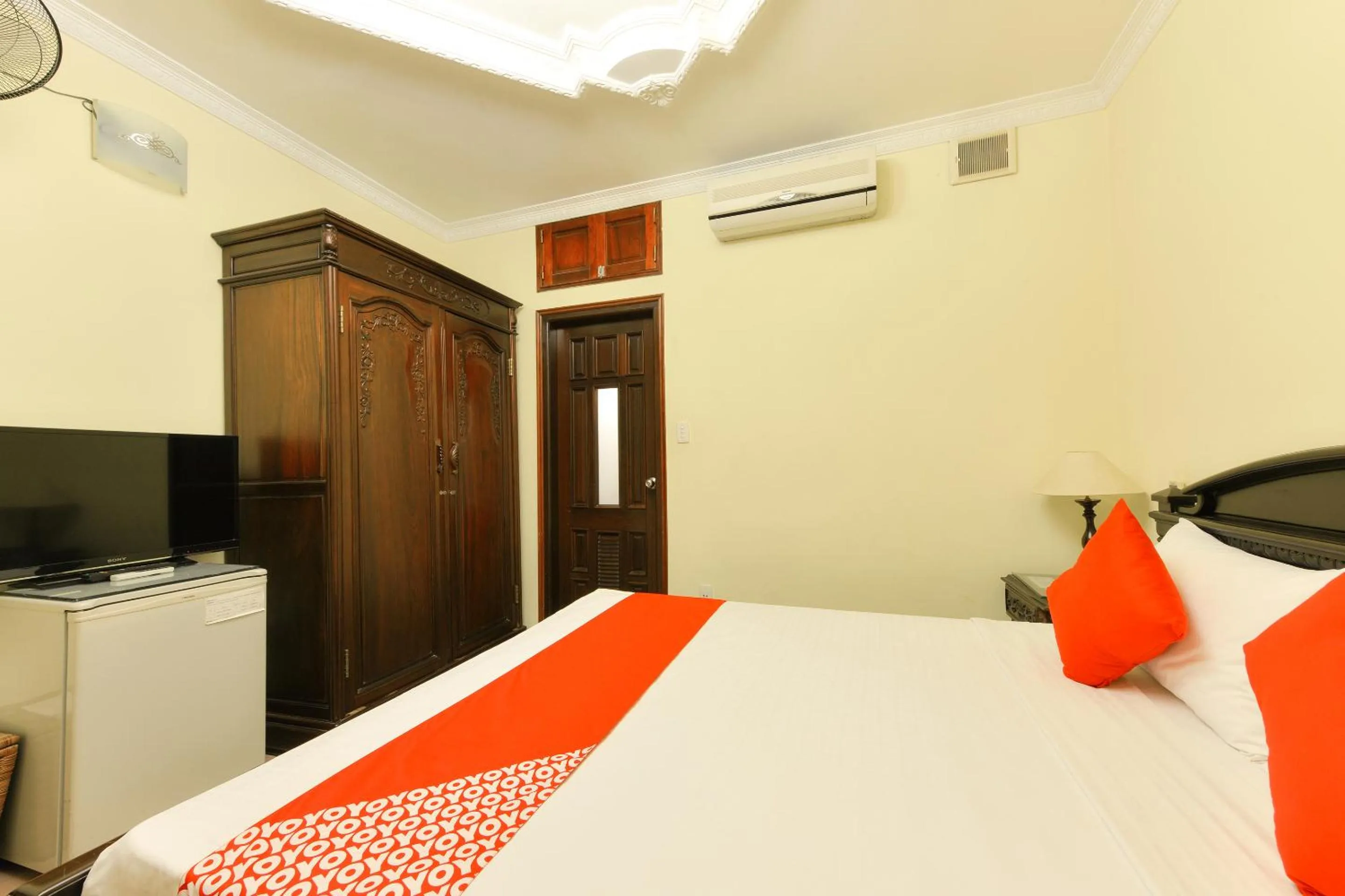 Bedroom, Bed in Lucky 2 Hotel & Travel