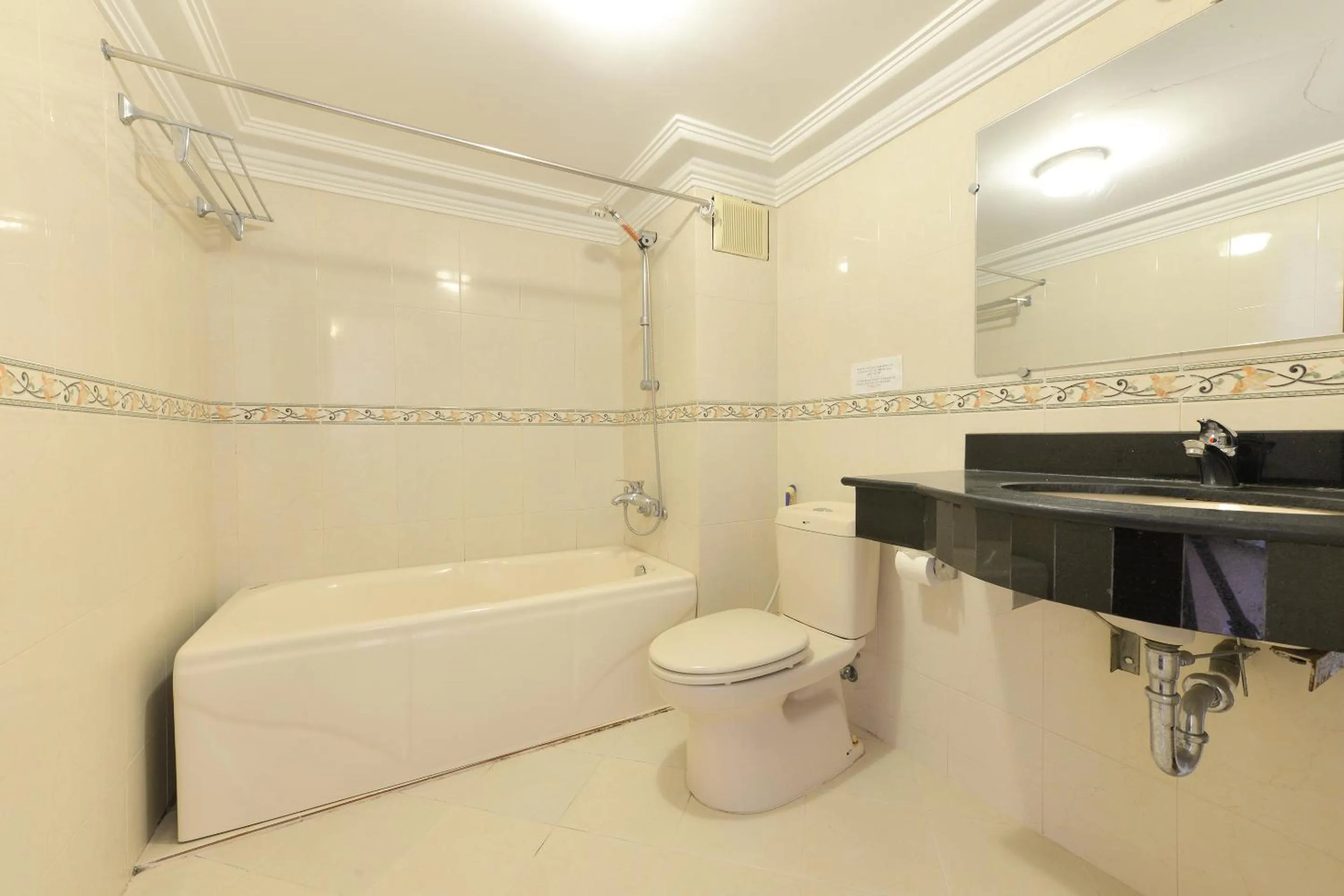 Shower in Lucky 2 Hotel & Travel