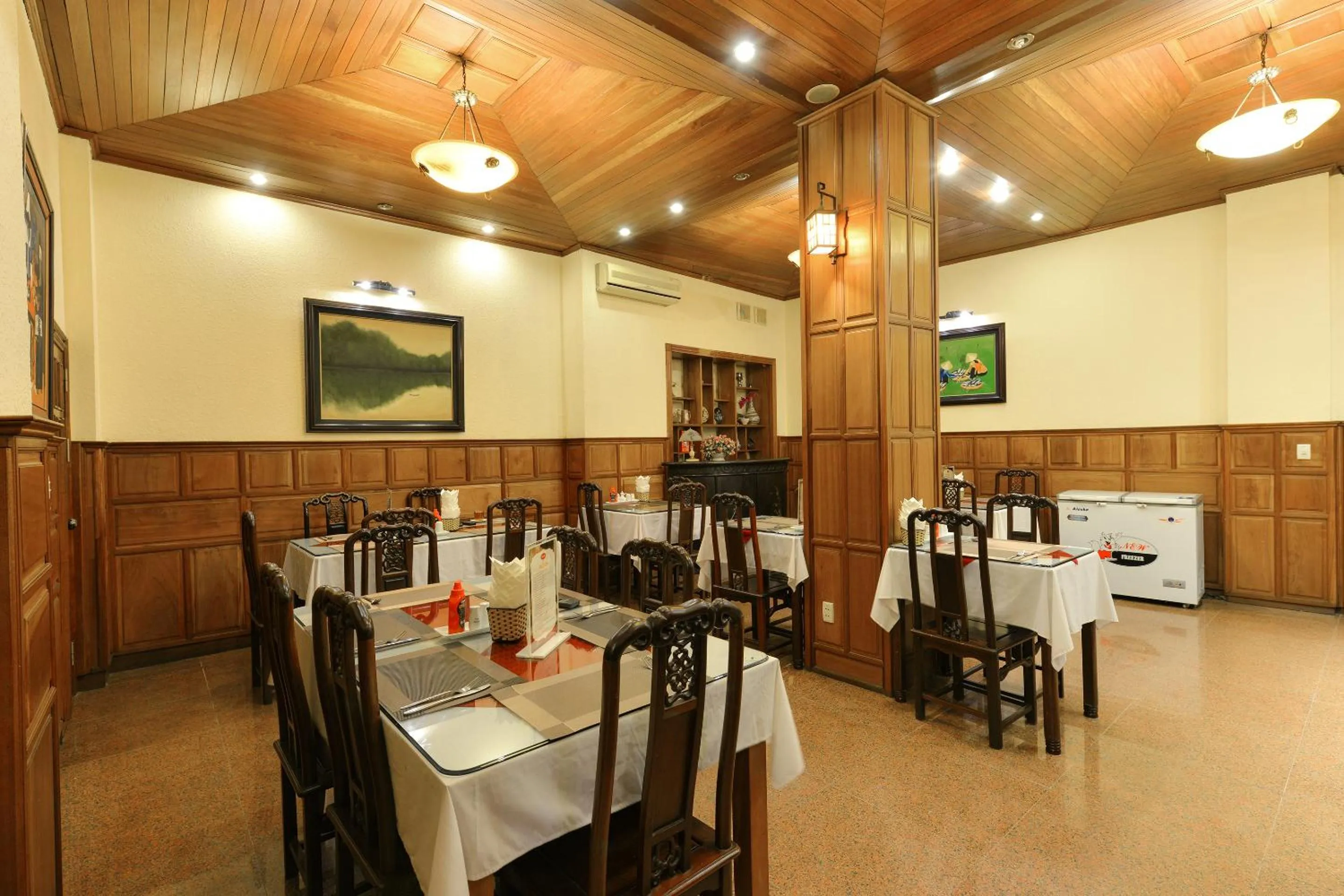 Restaurant/places to eat in Lucky 2 Hotel & Travel