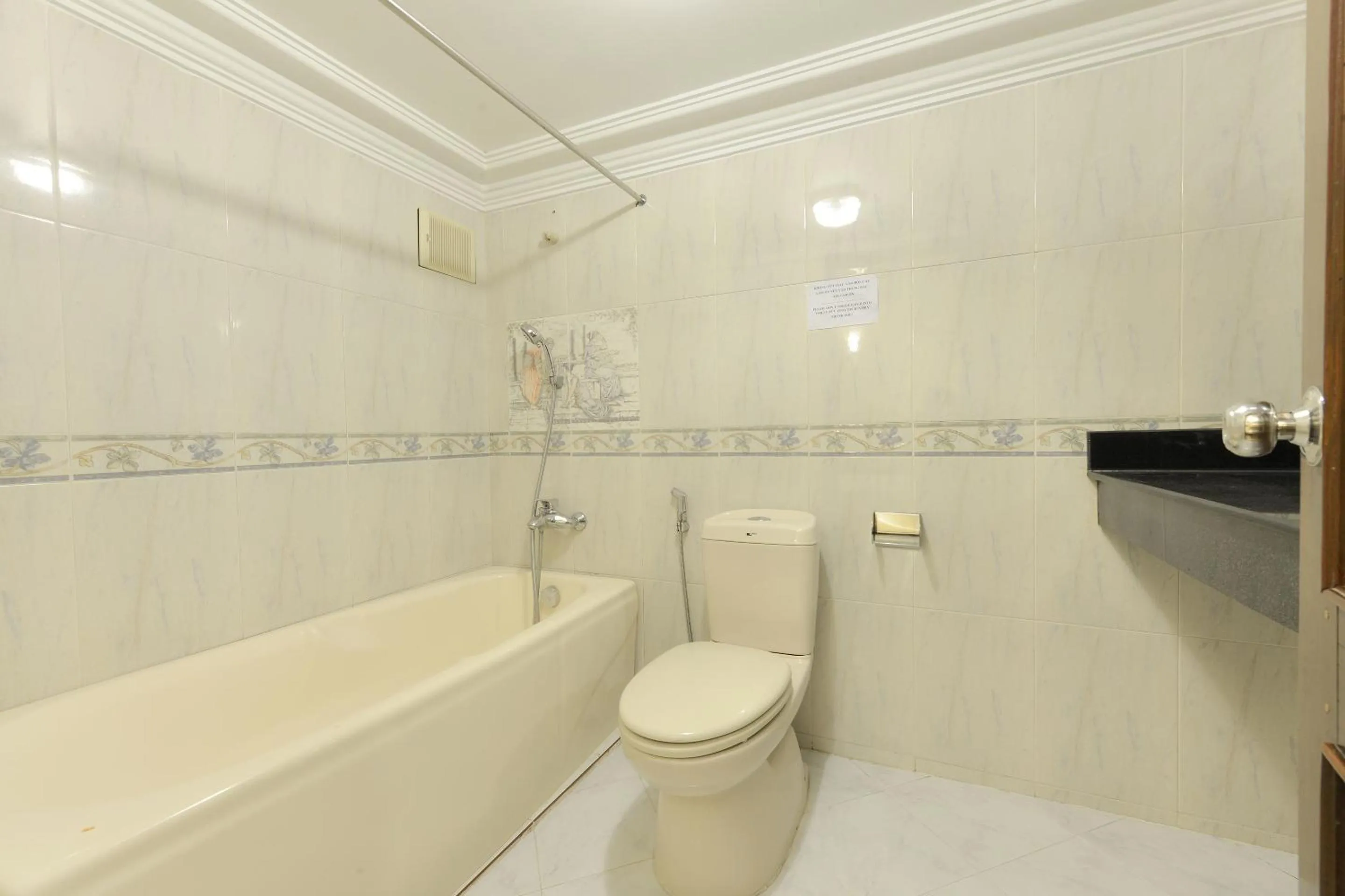 Shower in Lucky 2 Hotel & Travel