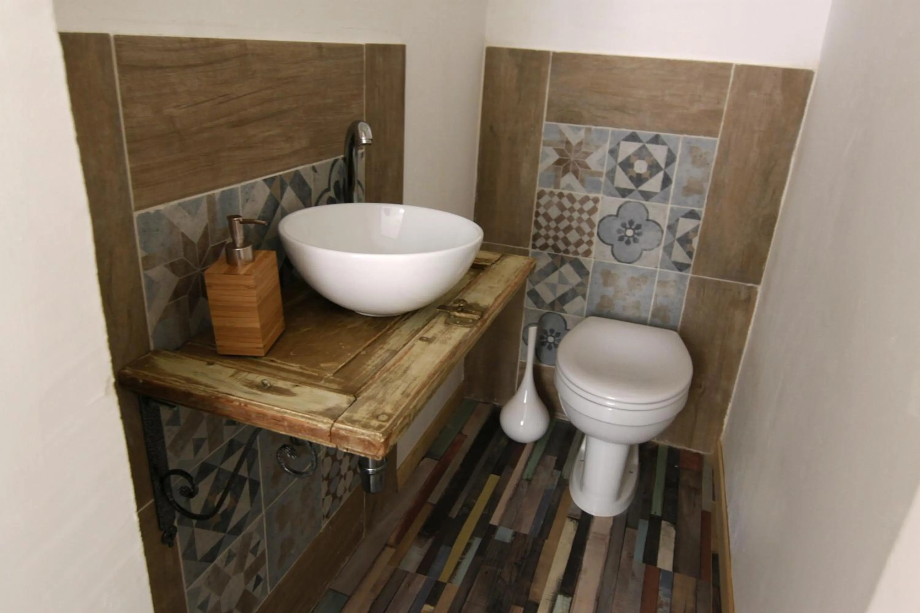 Toilet in Artisan Maison Palermo