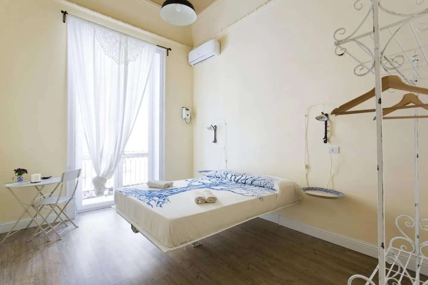 Photo of the whole room, Bed in Artisan Maison Palermo
