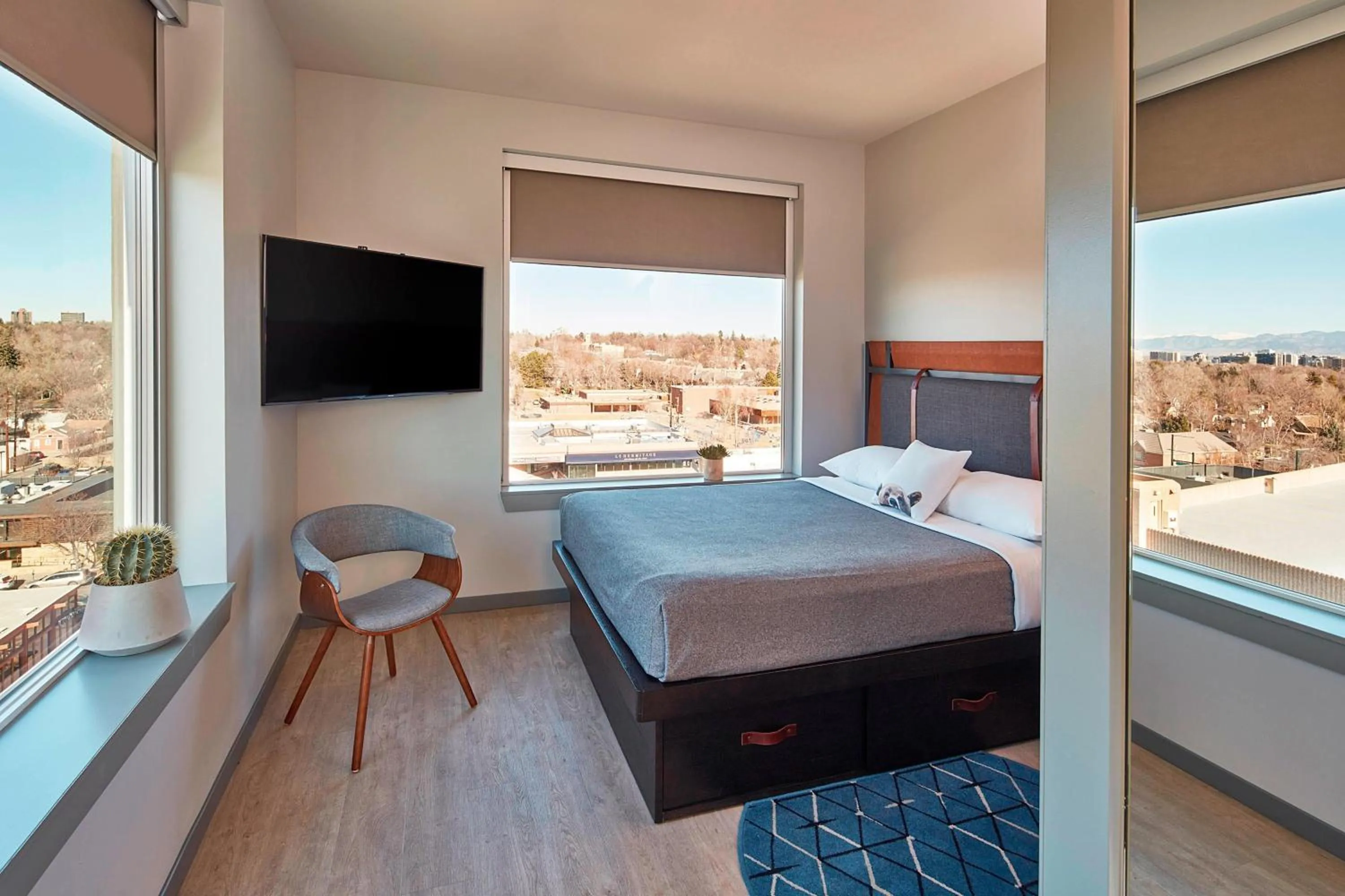 Photo of the whole room, Bed in MOXY Denver Cherry Creek