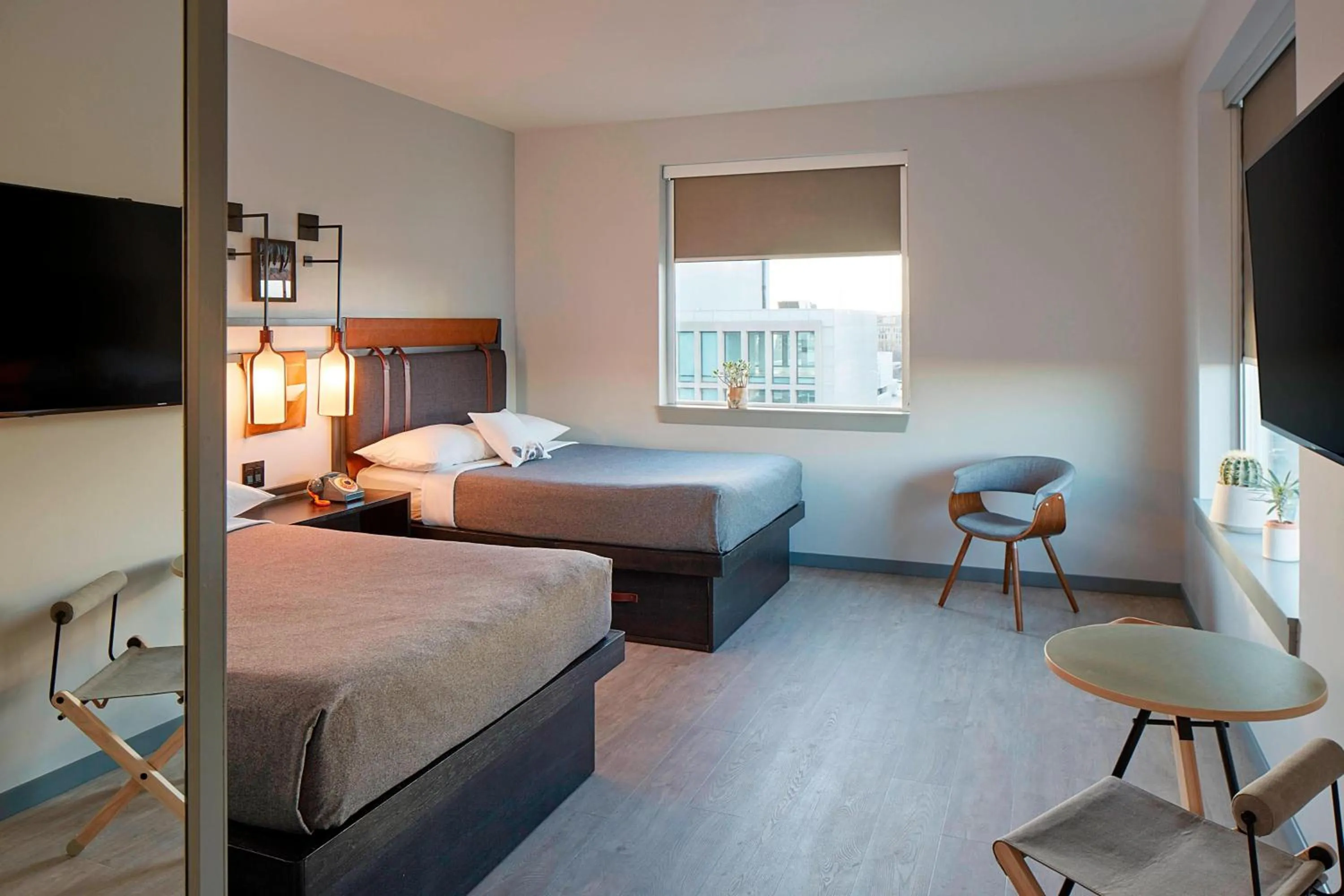 Photo of the whole room, Bed in MOXY Denver Cherry Creek