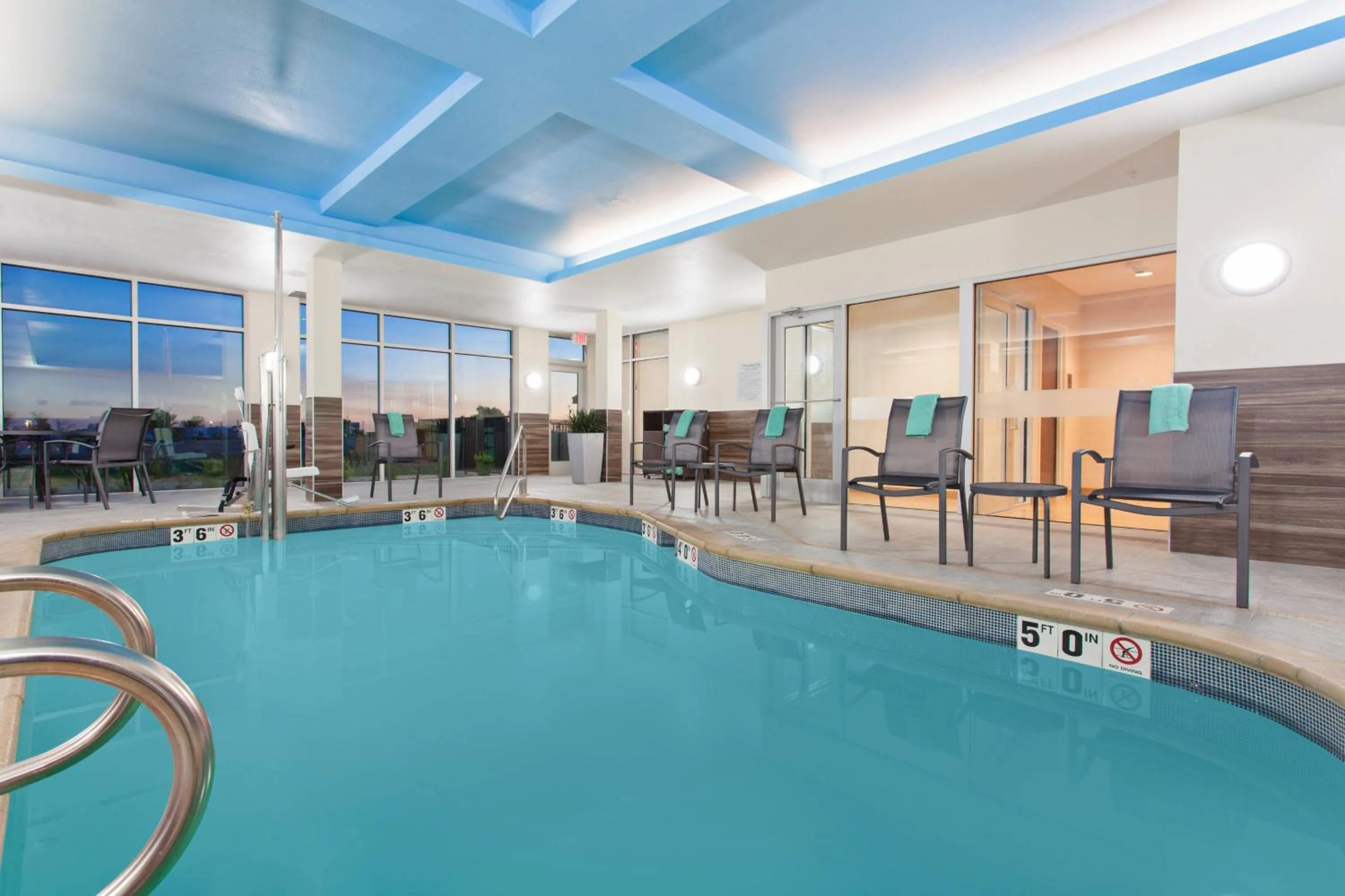 Swimming pool in Fairfield Inn & Suites by Marriott Tucumcari
