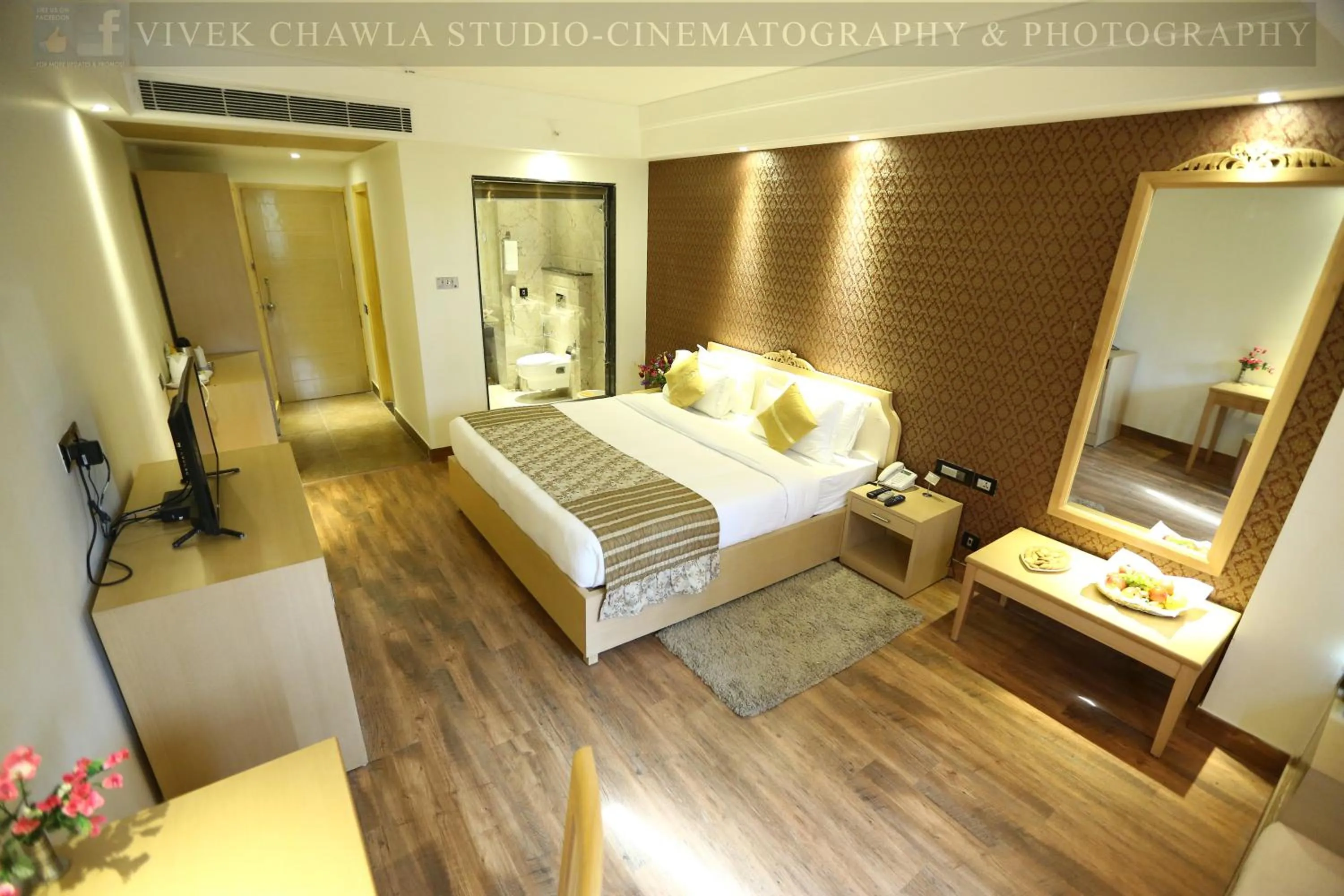 Bedroom in Dee Marks Airport Hotel & Resorts