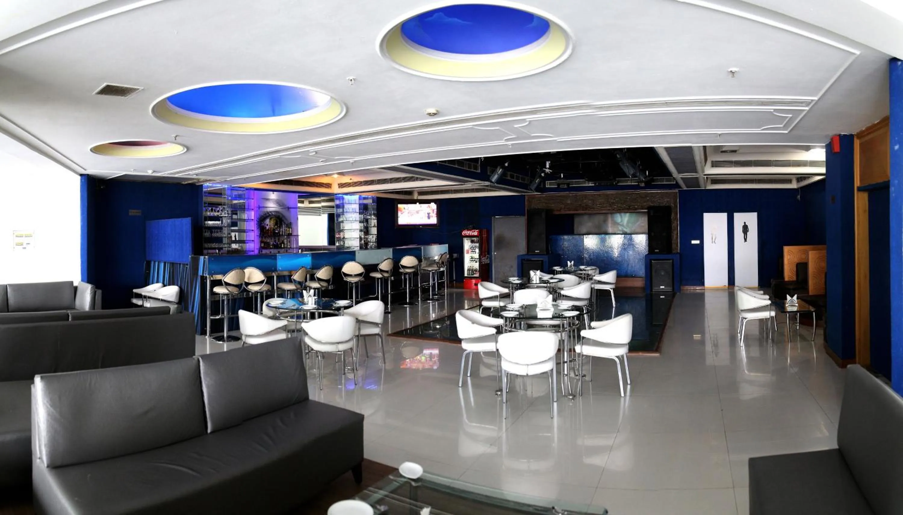 Alcoholic drinks in Dee Marks Airport Hotel & Resorts