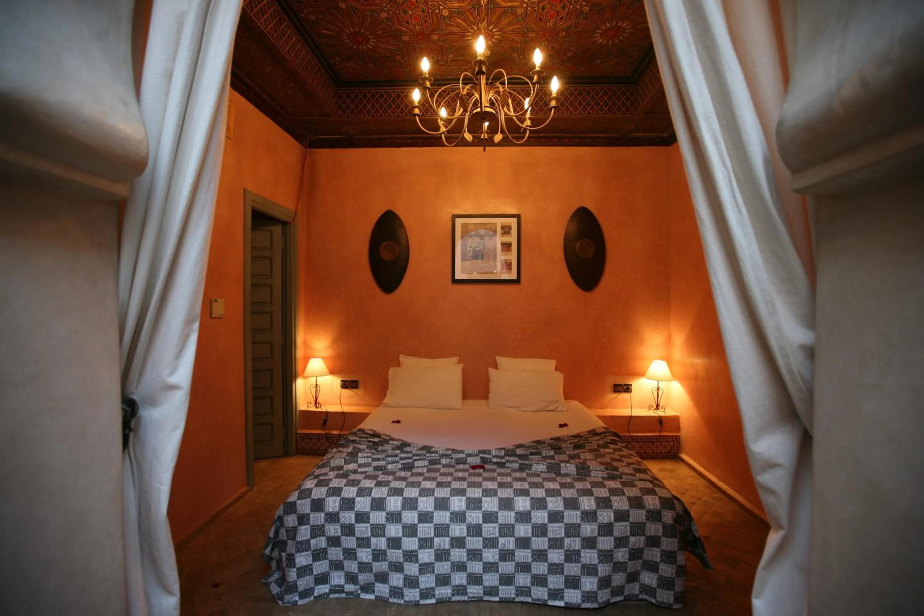 Photo of the whole room, Bed in Riad et Spa Misria Les Orangers