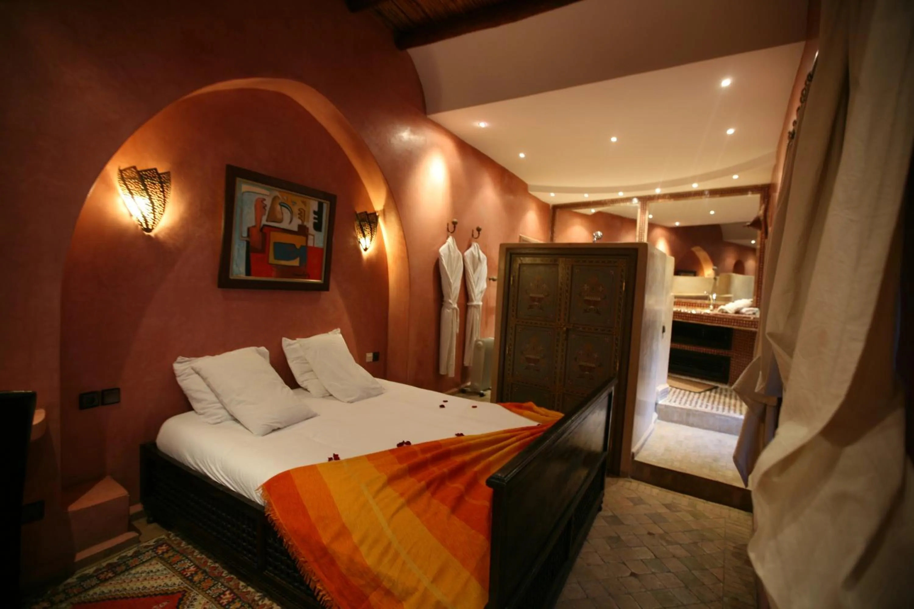 Photo of the whole room, Bed in Riad et Spa Misria Les Orangers