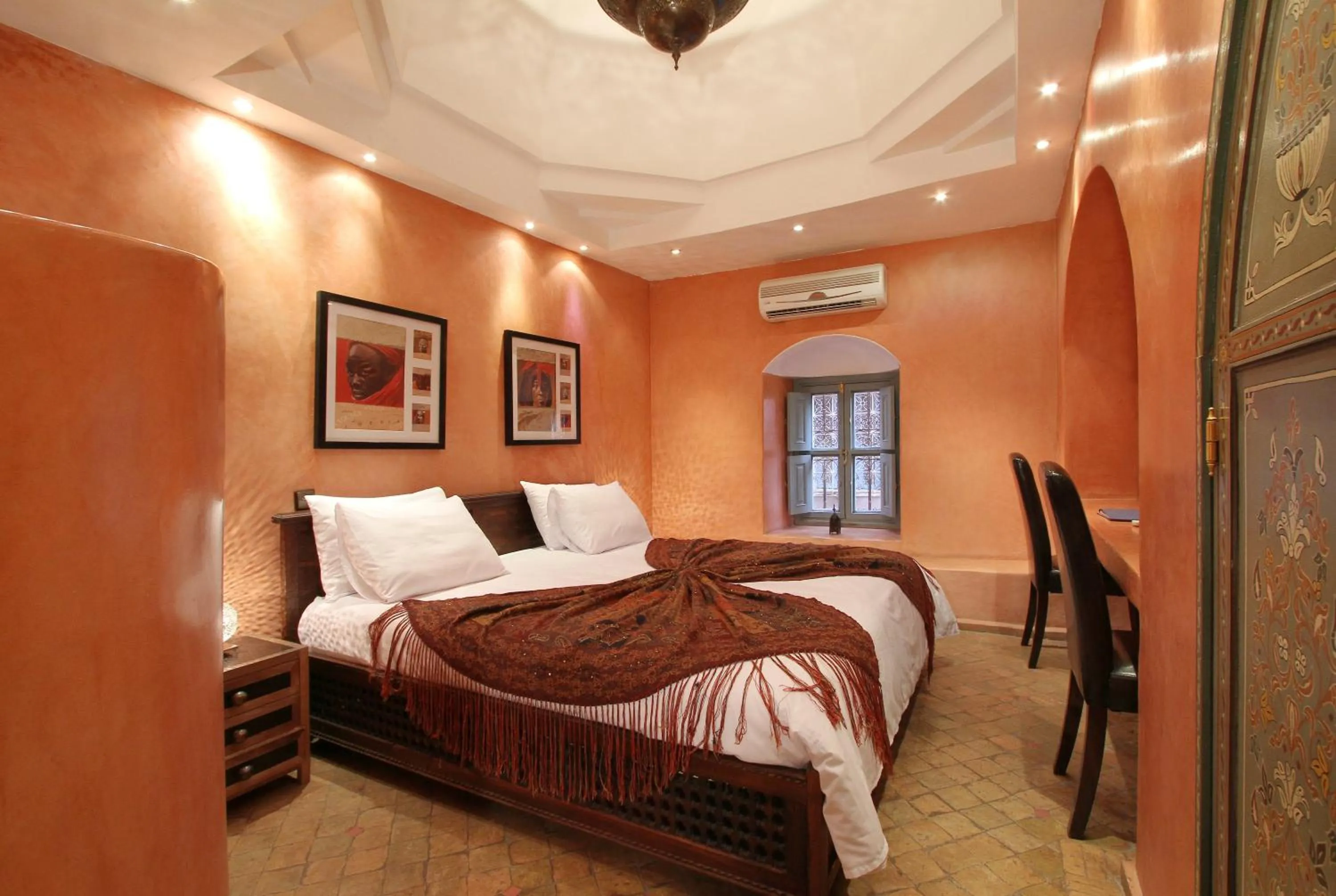 Bed in Riad et Spa Misria Les Orangers
