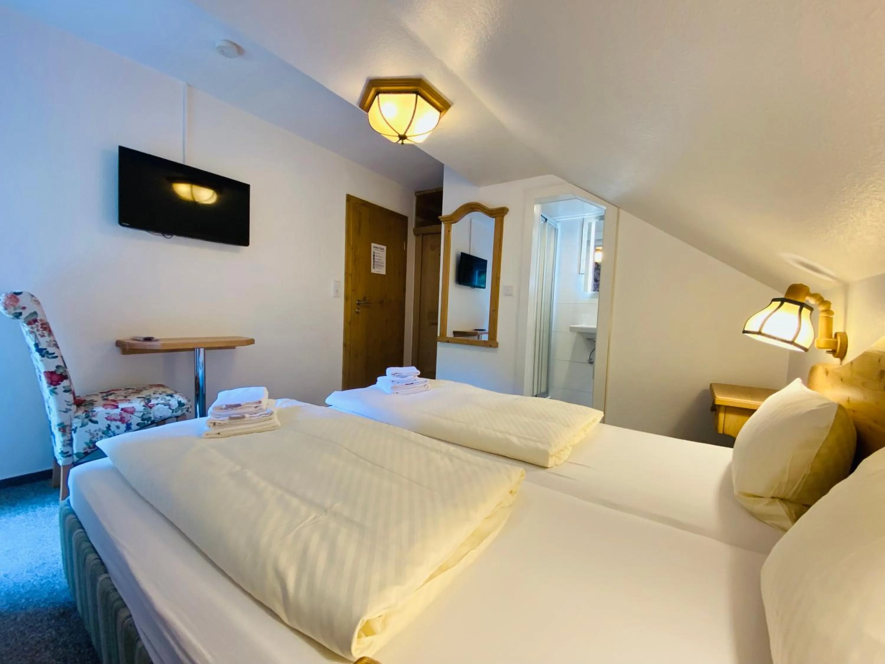 TV and multimedia, Bed in Landhotel Edersee