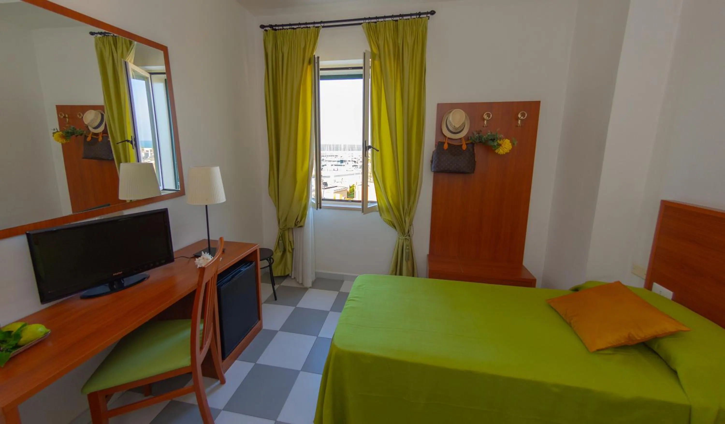 Bedroom, Bed in Hotel Solaria