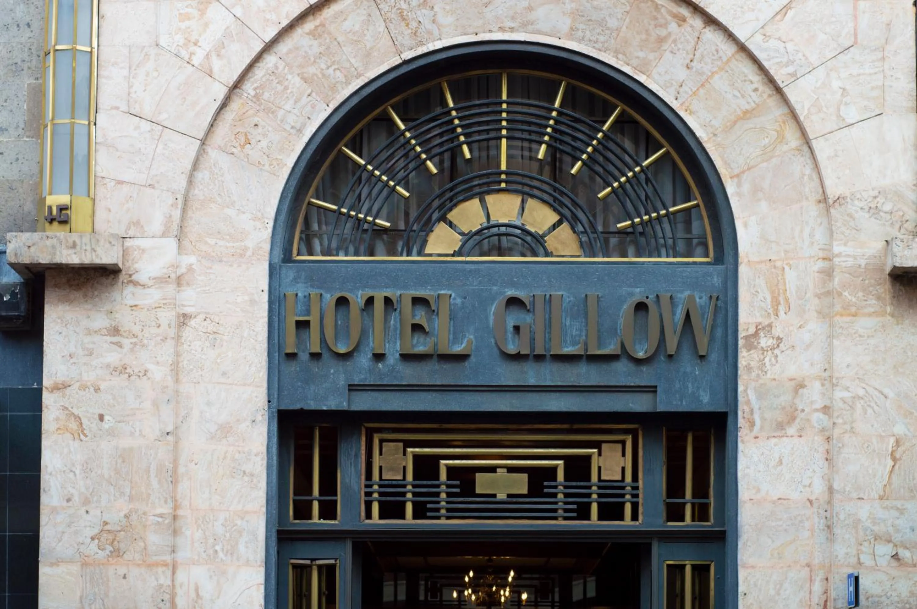 Facade/entrance in Hotel Gillow