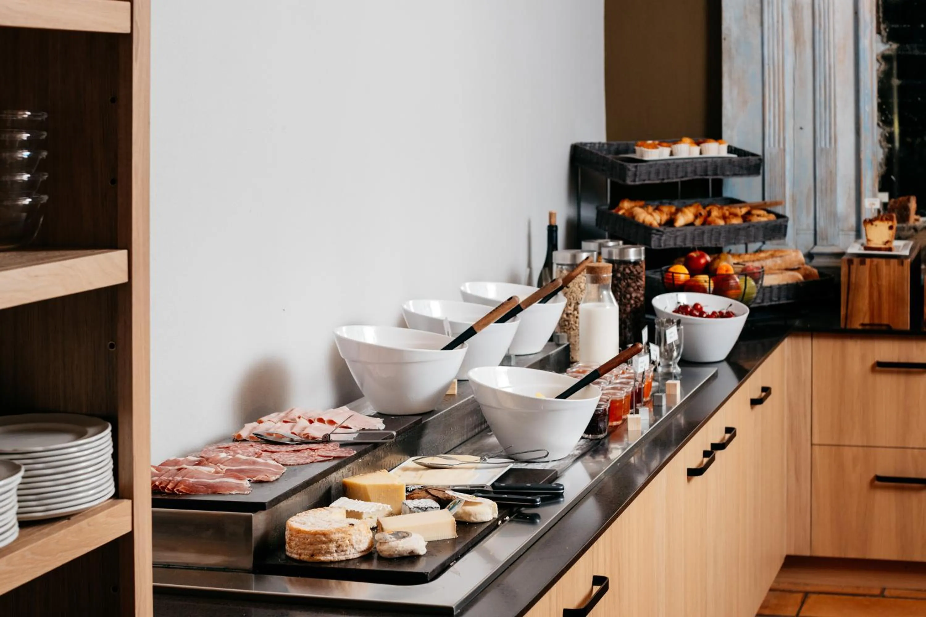 Buffet breakfast in Hôtel Carcarille Restaurant Le C