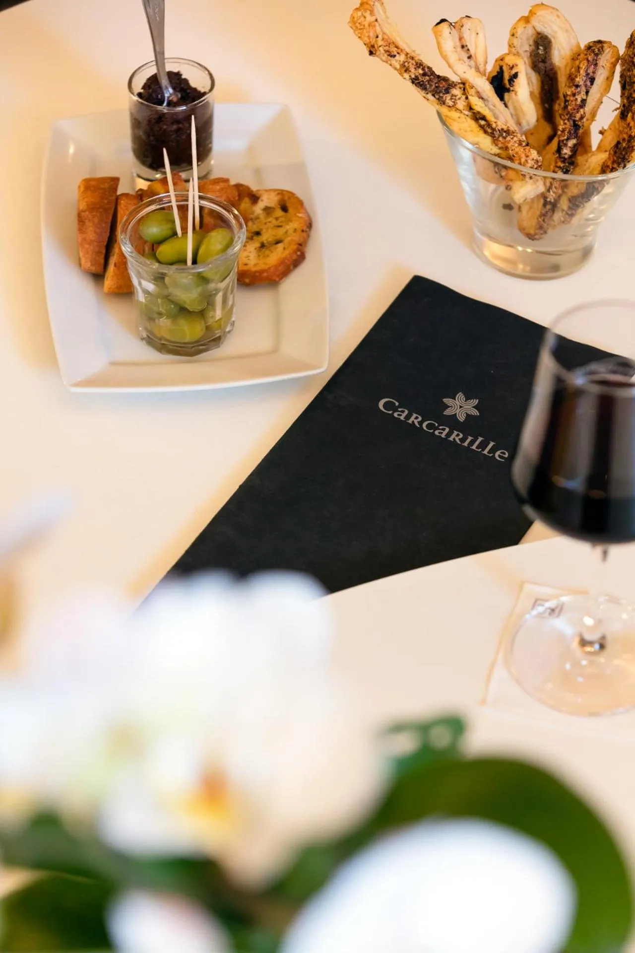 Lounge or bar in Hôtel Carcarille Restaurant Le C