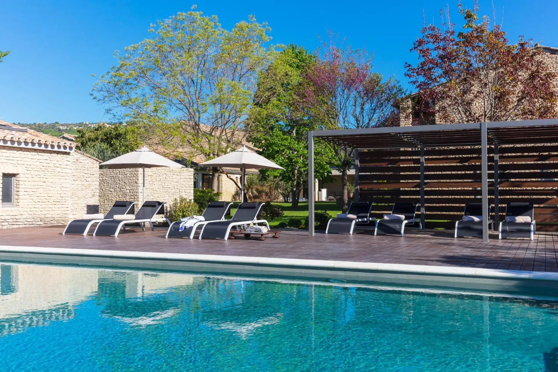 Swimming pool in Hôtel Carcarille Restaurant Le C
