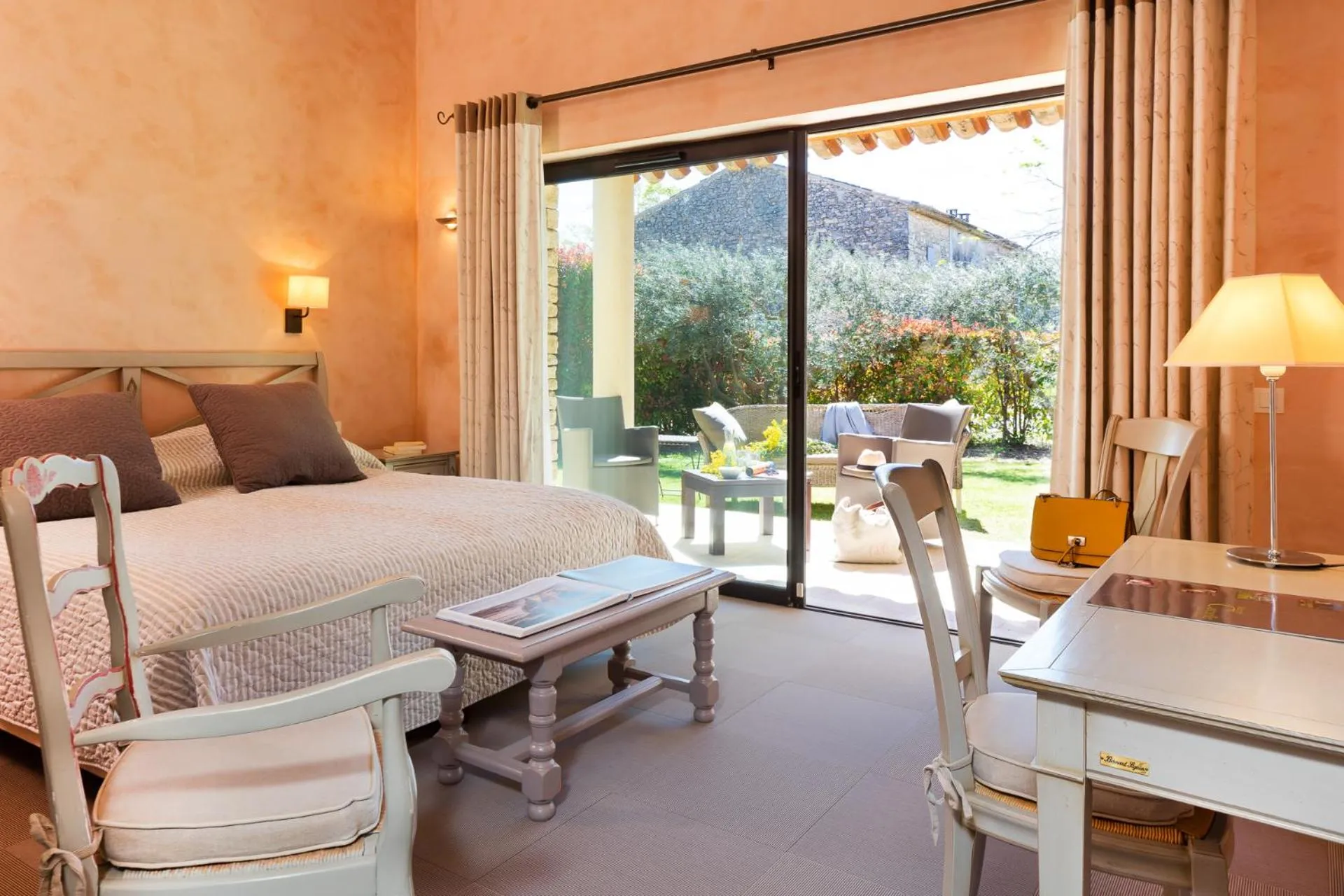 Toilet, Bed in Hôtel Carcarille Restaurant Le C