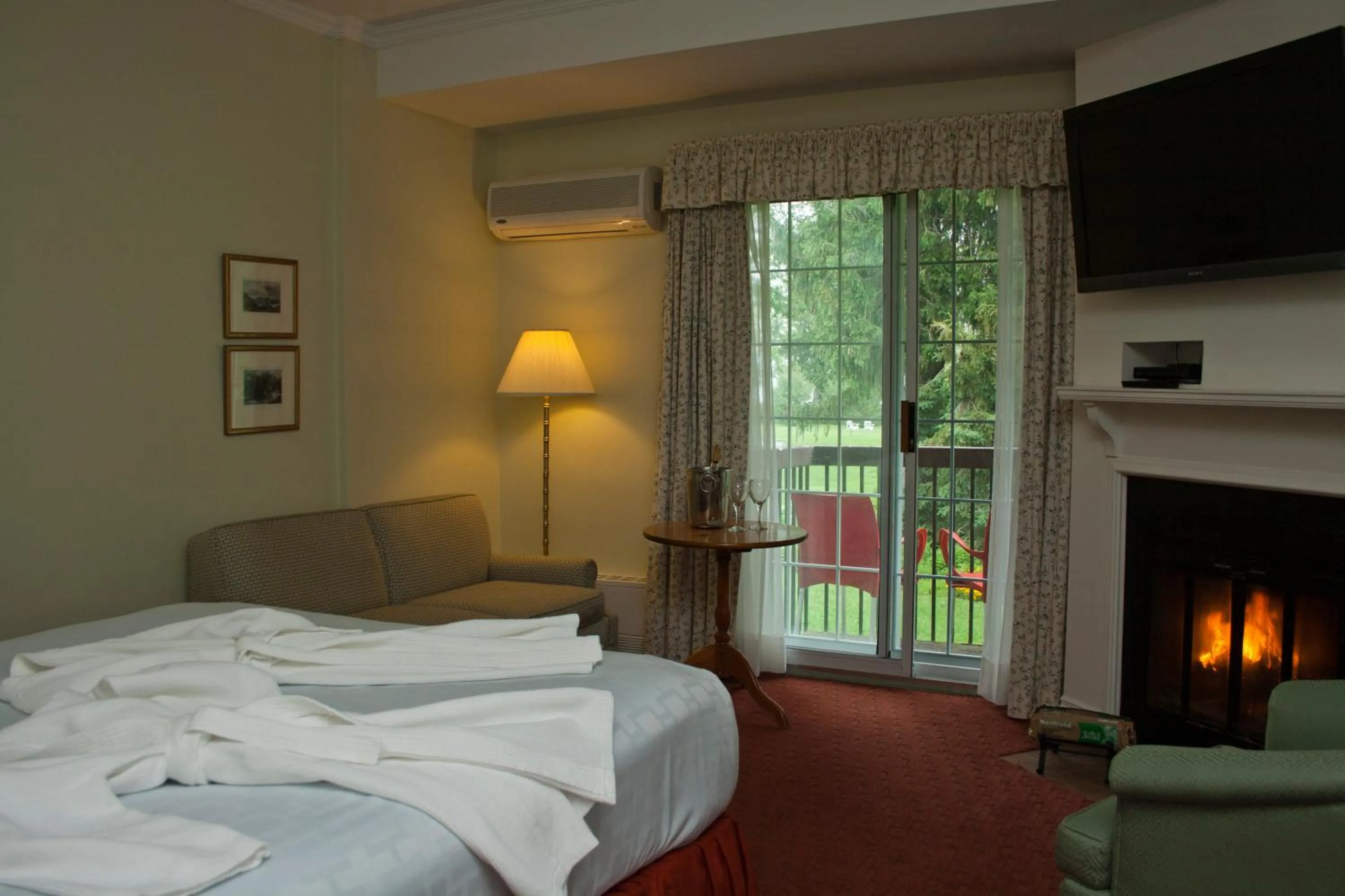 Bed in Briars Resort and Spa