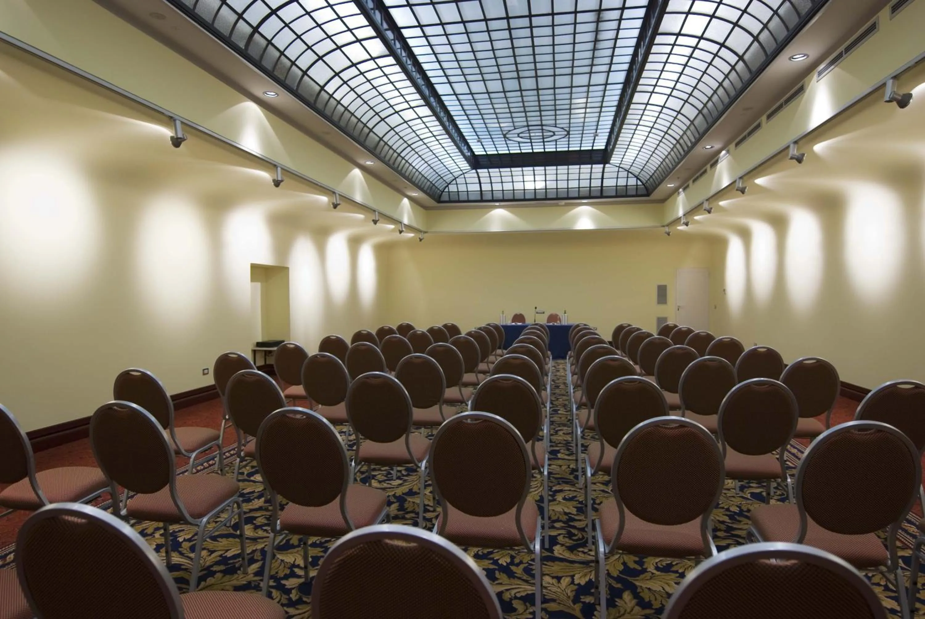 Business facilities in JR Hotels Oriente Bari
