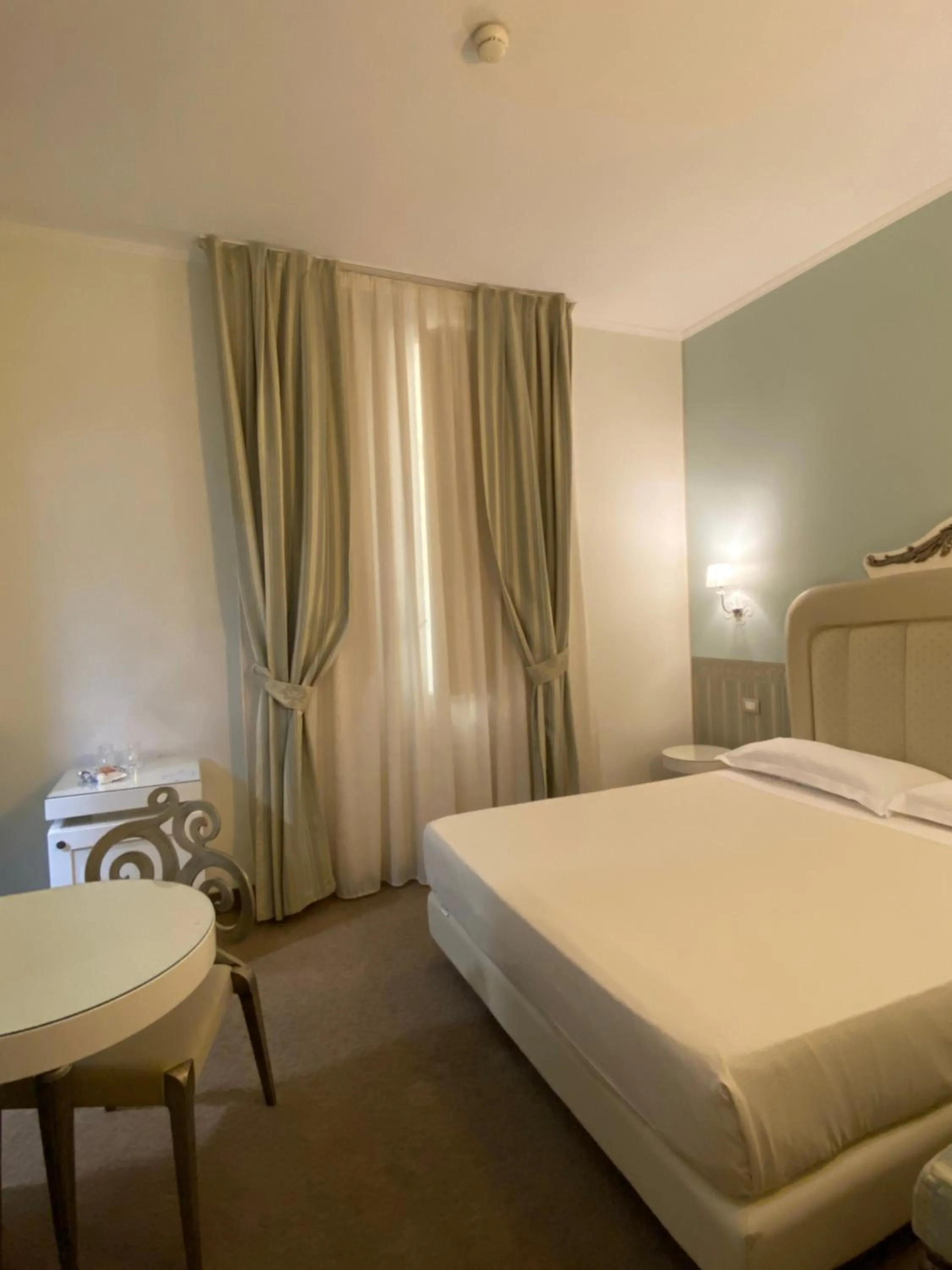 Bed in JR Hotels Oriente Bari