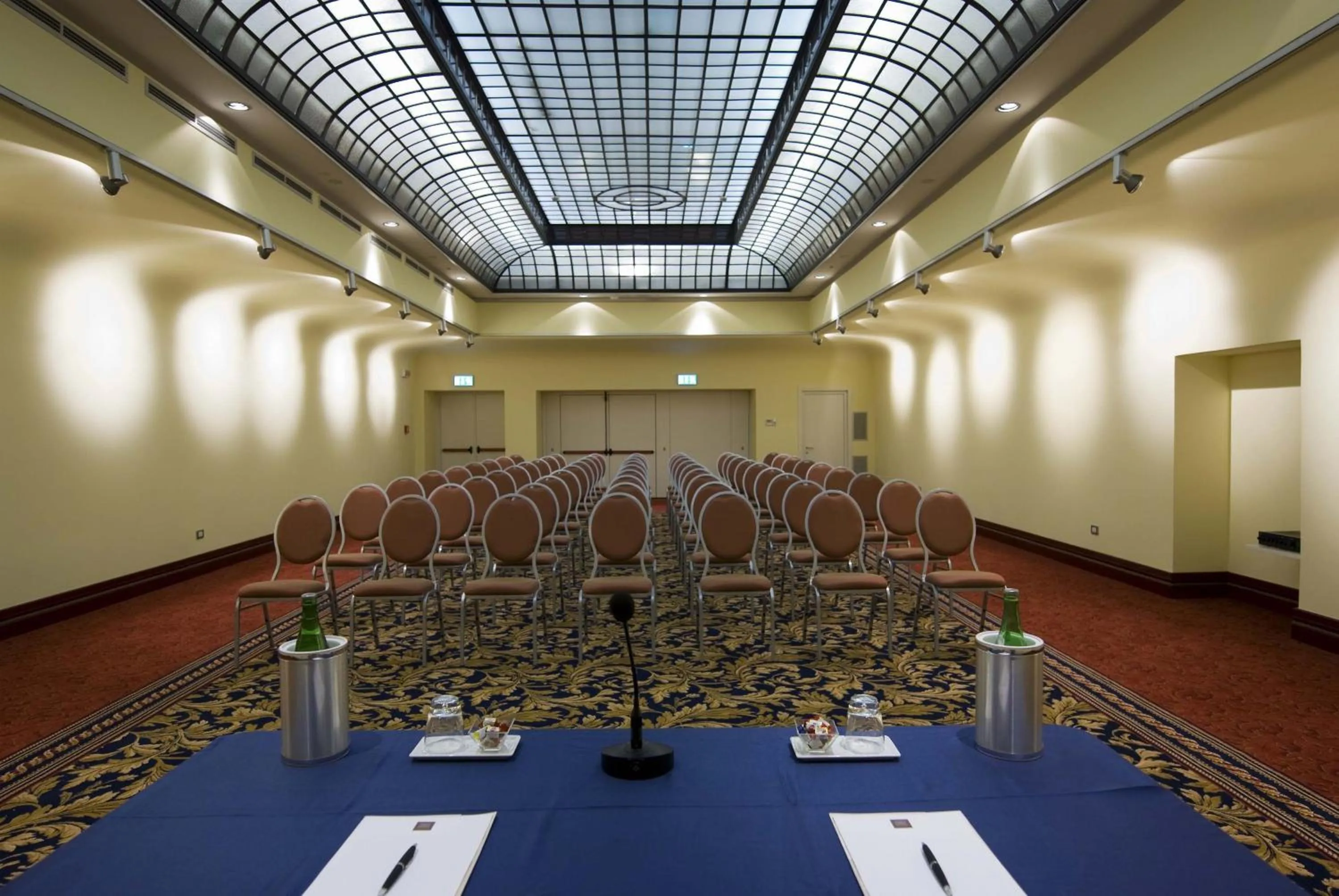 Business facilities in JR Hotels Oriente Bari