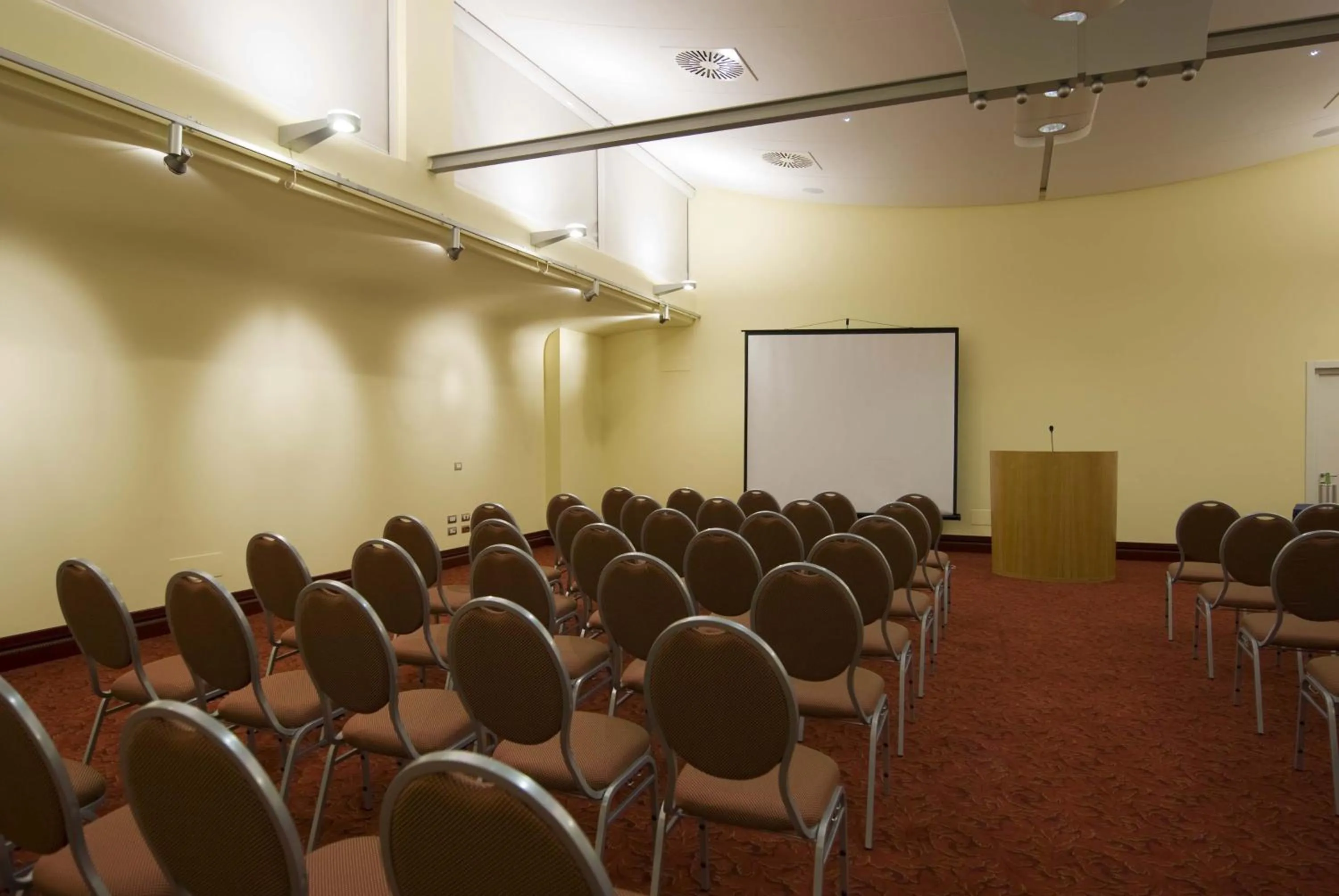 Business facilities in JR Hotels Oriente Bari