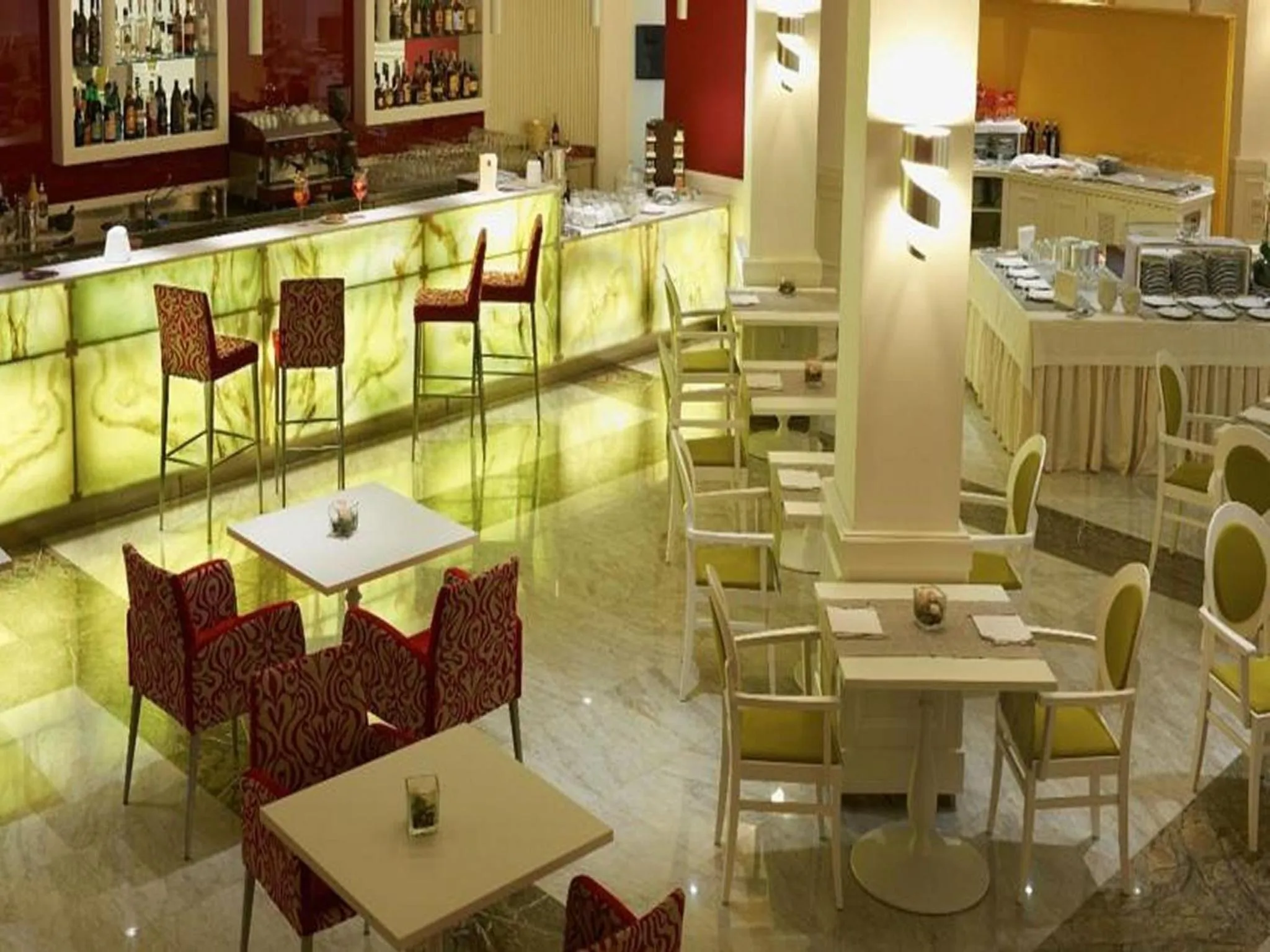 Restaurant/places to eat in JR Hotels Oriente Bari