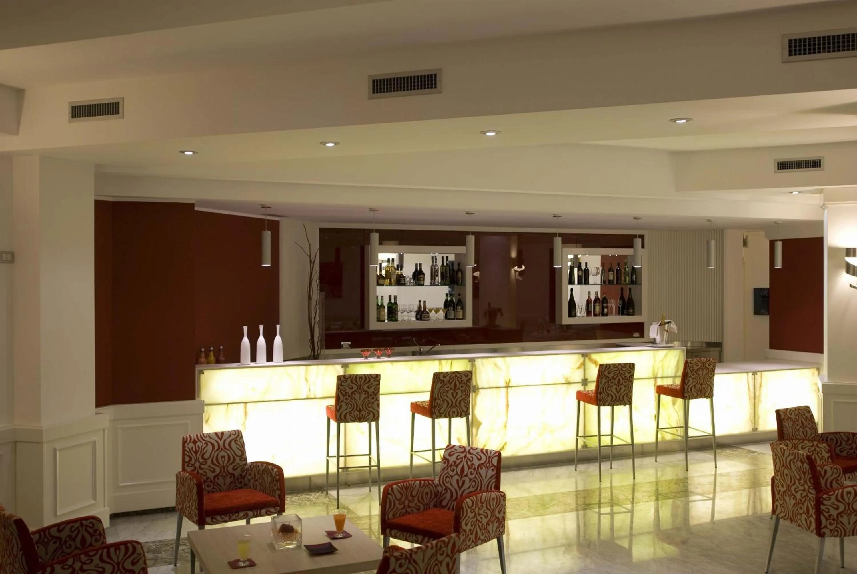 Lounge or bar in JR Hotels Oriente Bari