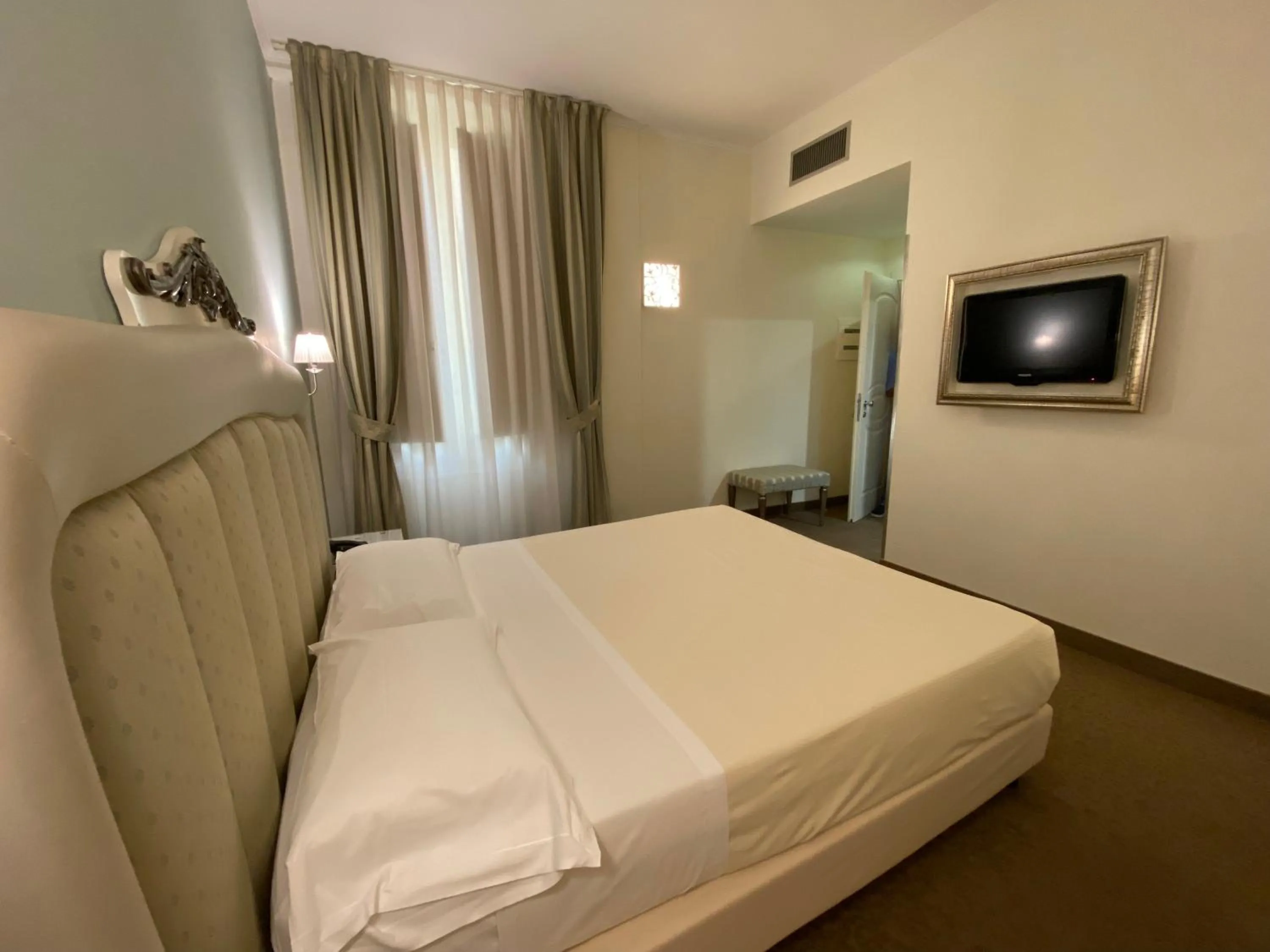 Bed in JR Hotels Oriente Bari