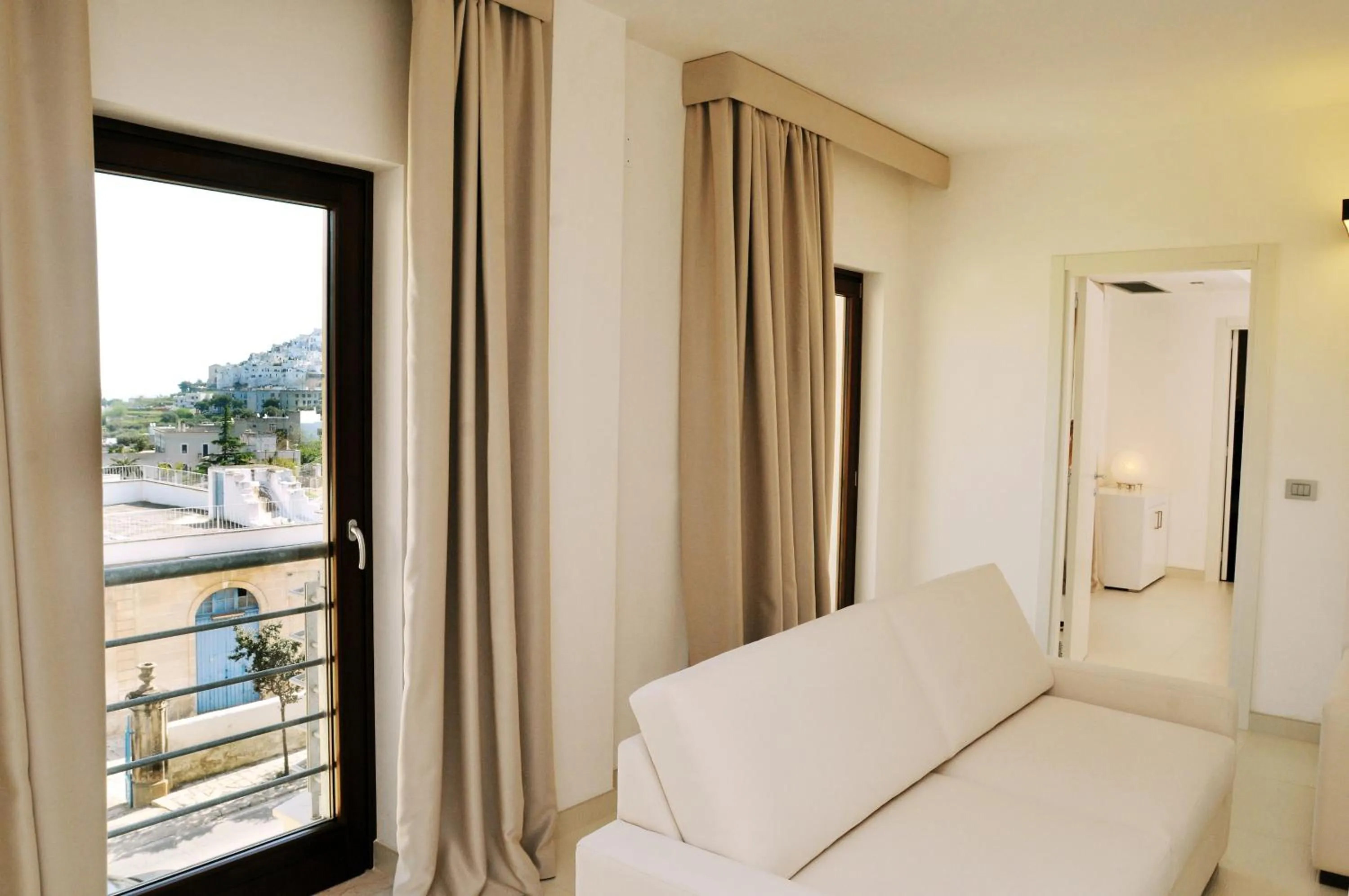 Seating area, Bed in Hotel Monte Sarago