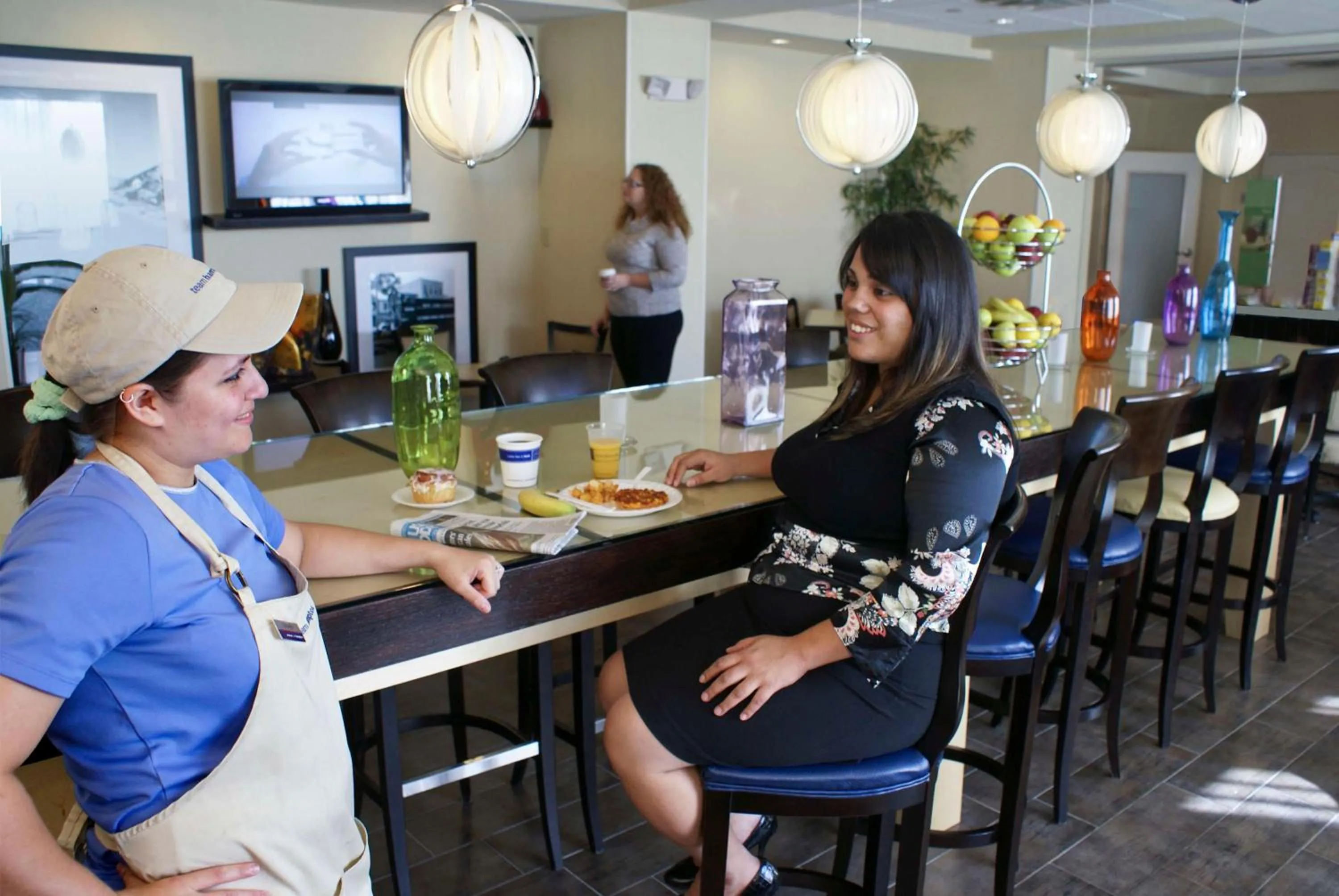 Dining area in Hampton Inn Orange
