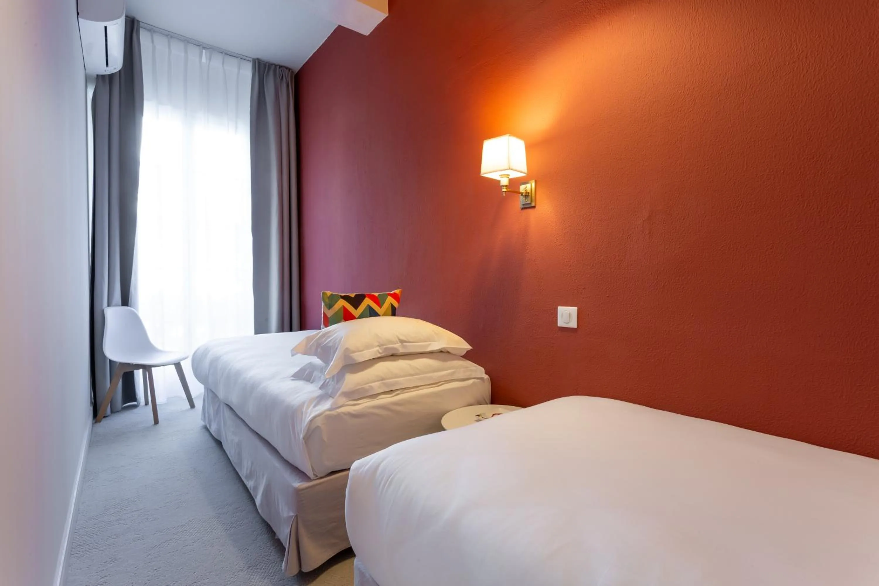 Bedroom, Bed in Hôtel Le Relais de Poste Arles Centre Historique