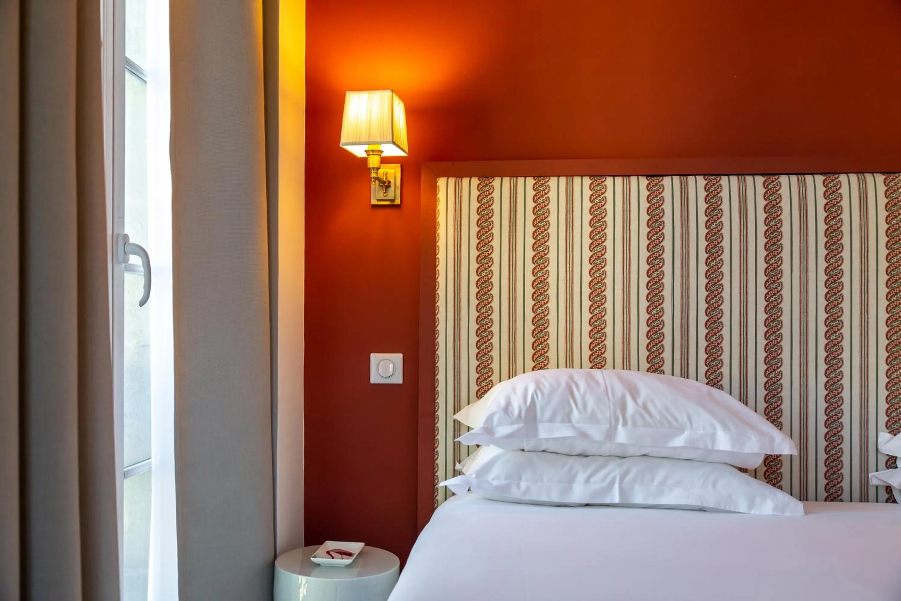 Bedroom, Bed in Hôtel Le Relais de Poste Arles Centre Historique