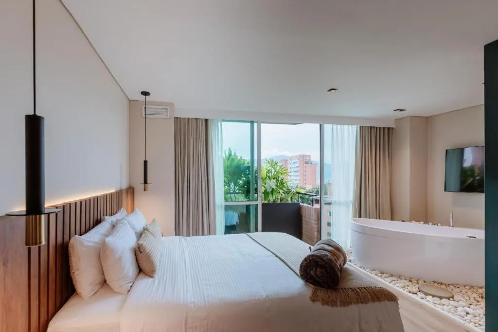 Photo of the whole room, Bed in 1616 Hotel